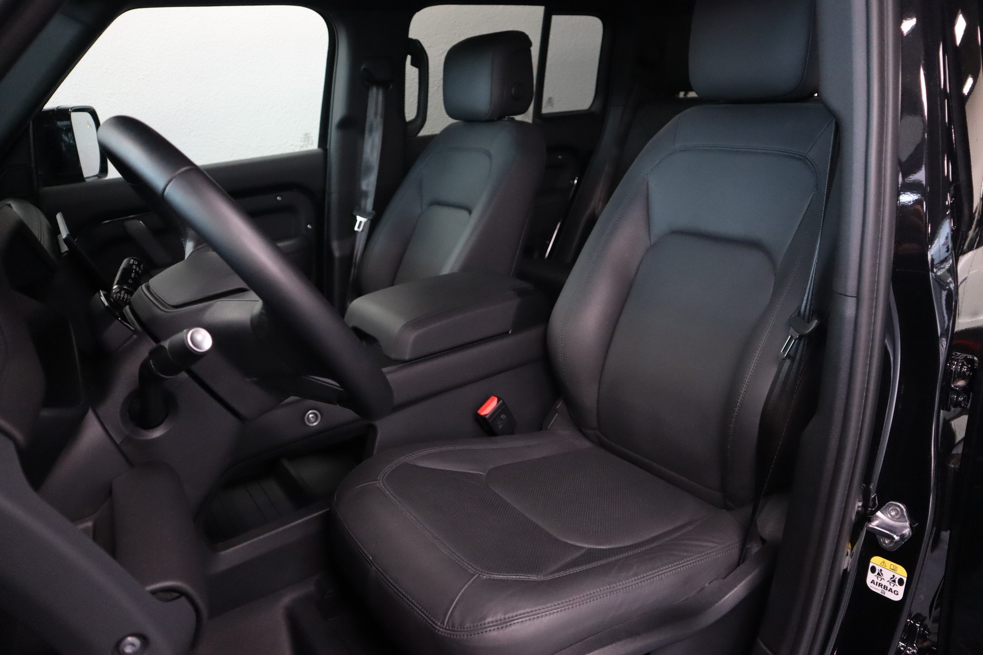 LAND ROVER Defender 110 3.0 D I6 350 X-Dynamic HSE AWD AT8-image-13