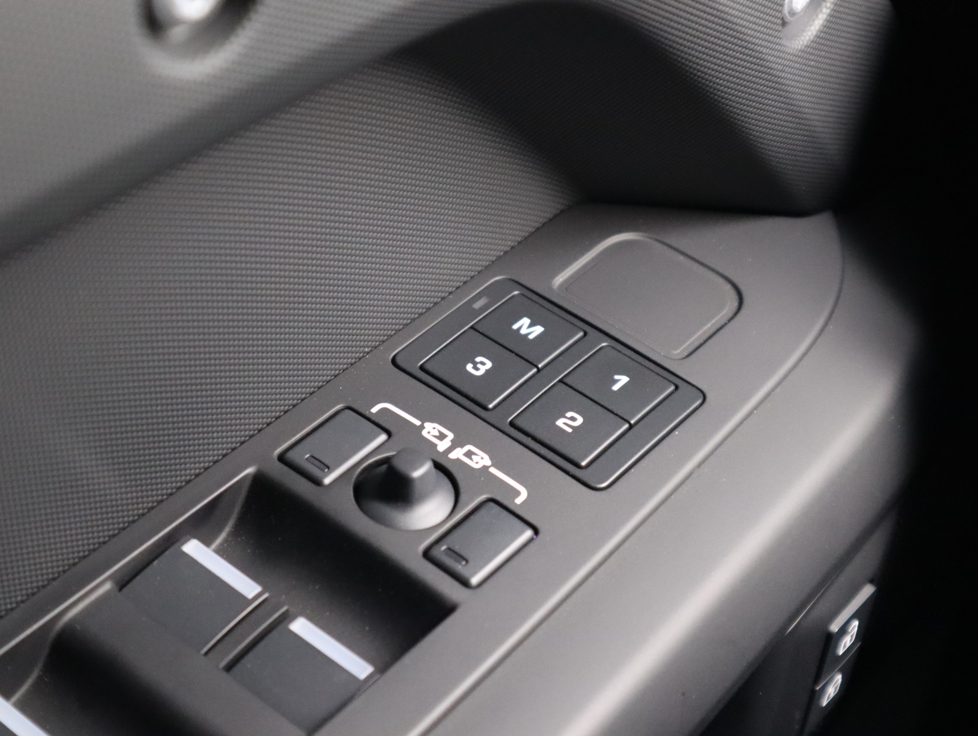 LAND ROVER Defender 110 3.0 D I6 350 X-Dynamic HSE AWD AT8-image-20