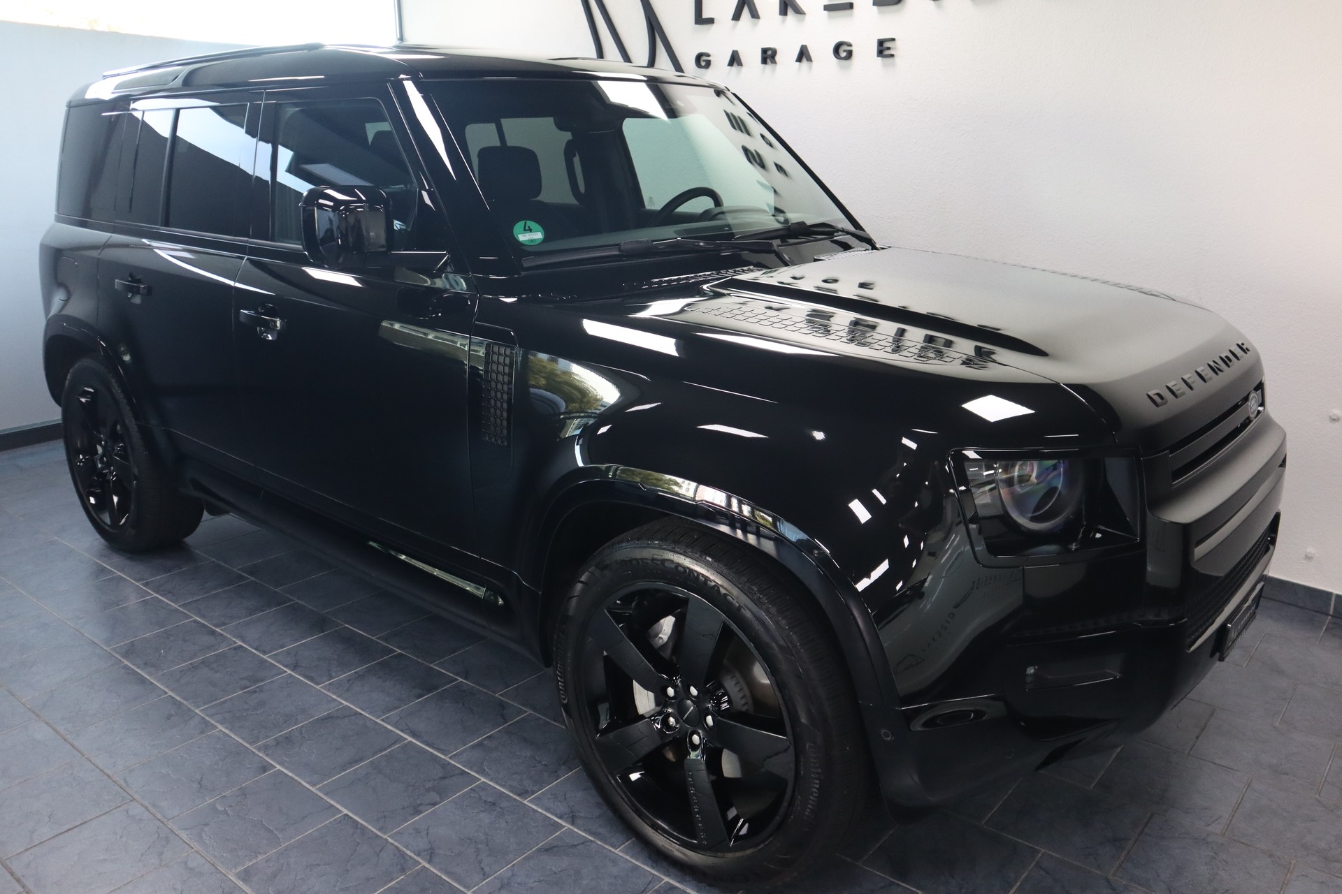 LAND ROVER Defender 110 3.0 D I6 350 X-Dynamic HSE AWD AT8-showroom-element-2