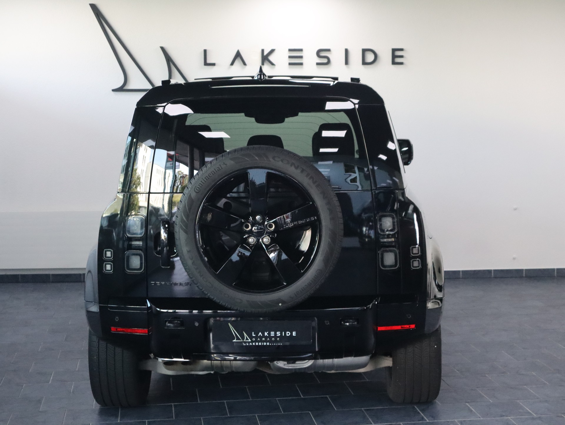 LAND ROVER Defender 110 3.0 D I6 350 X-Dynamic HSE AWD AT8-image-4