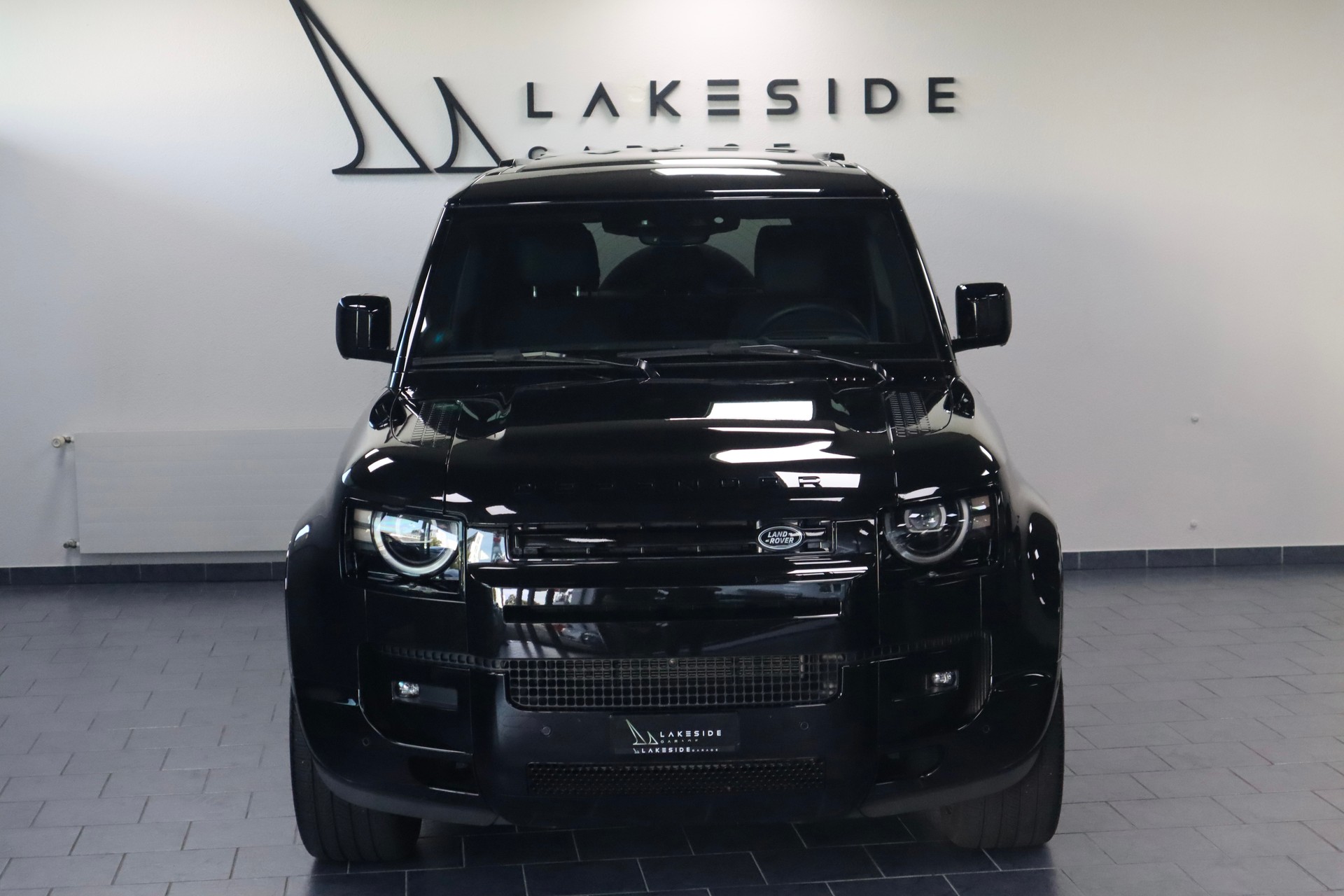 LAND ROVER Defender 110 3.0 D I6 350 X-Dynamic HSE AWD AT8-showroom-element-1