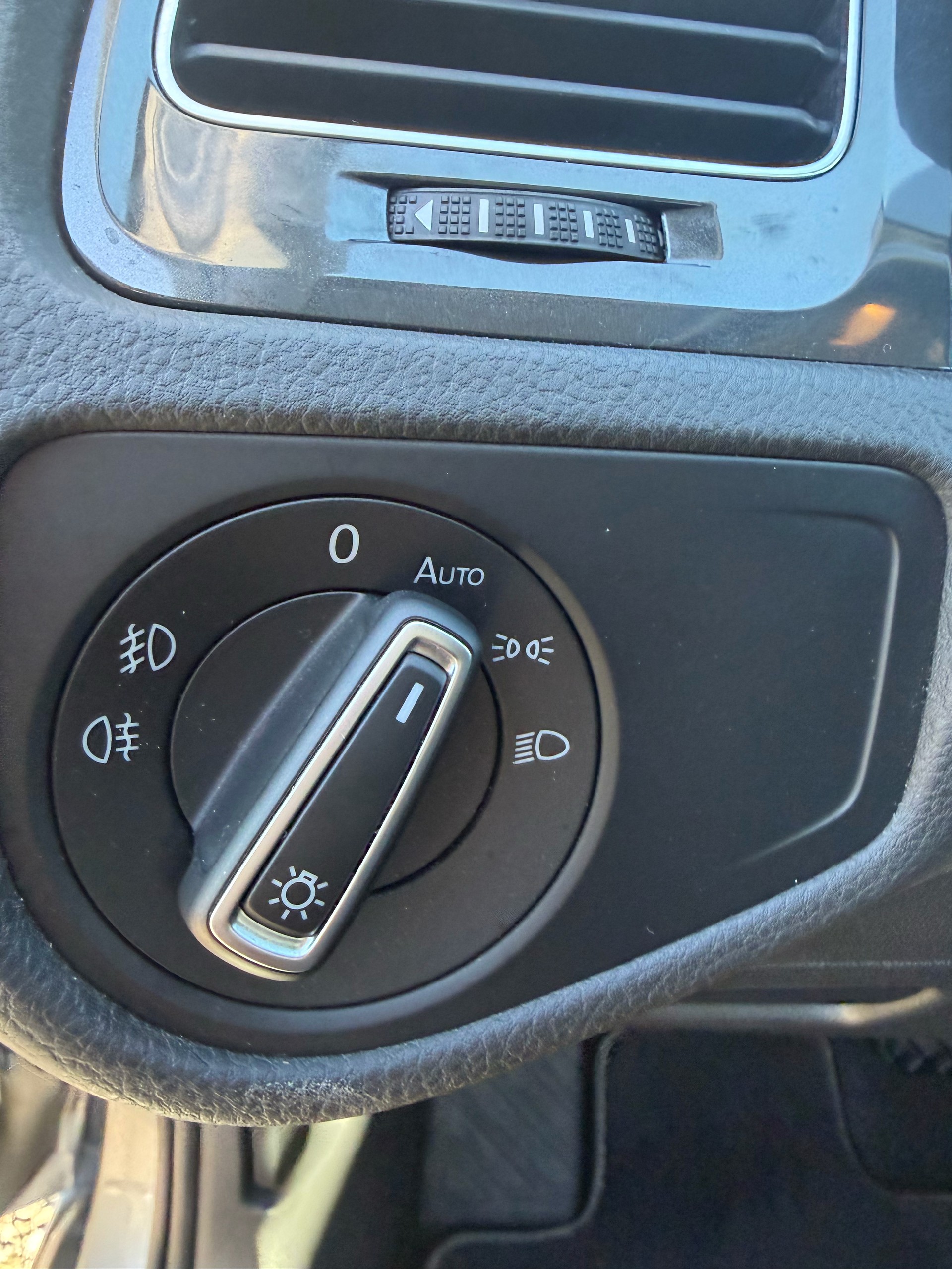 VW Golf Variant 2.0 TDI Comfortline DSG-image-14