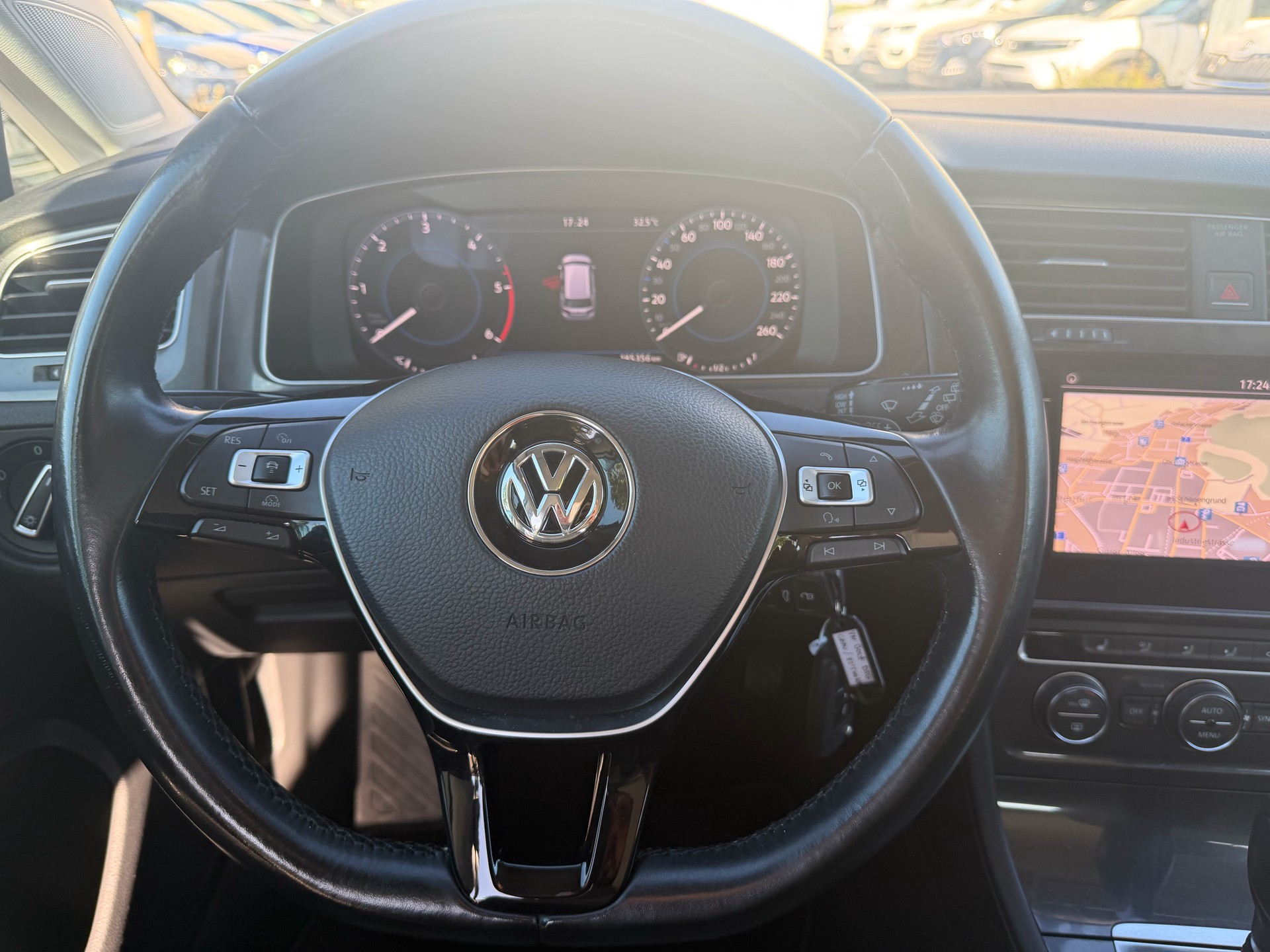 VW Golf Variant 2.0 TDI Comfortline DSG-image-11