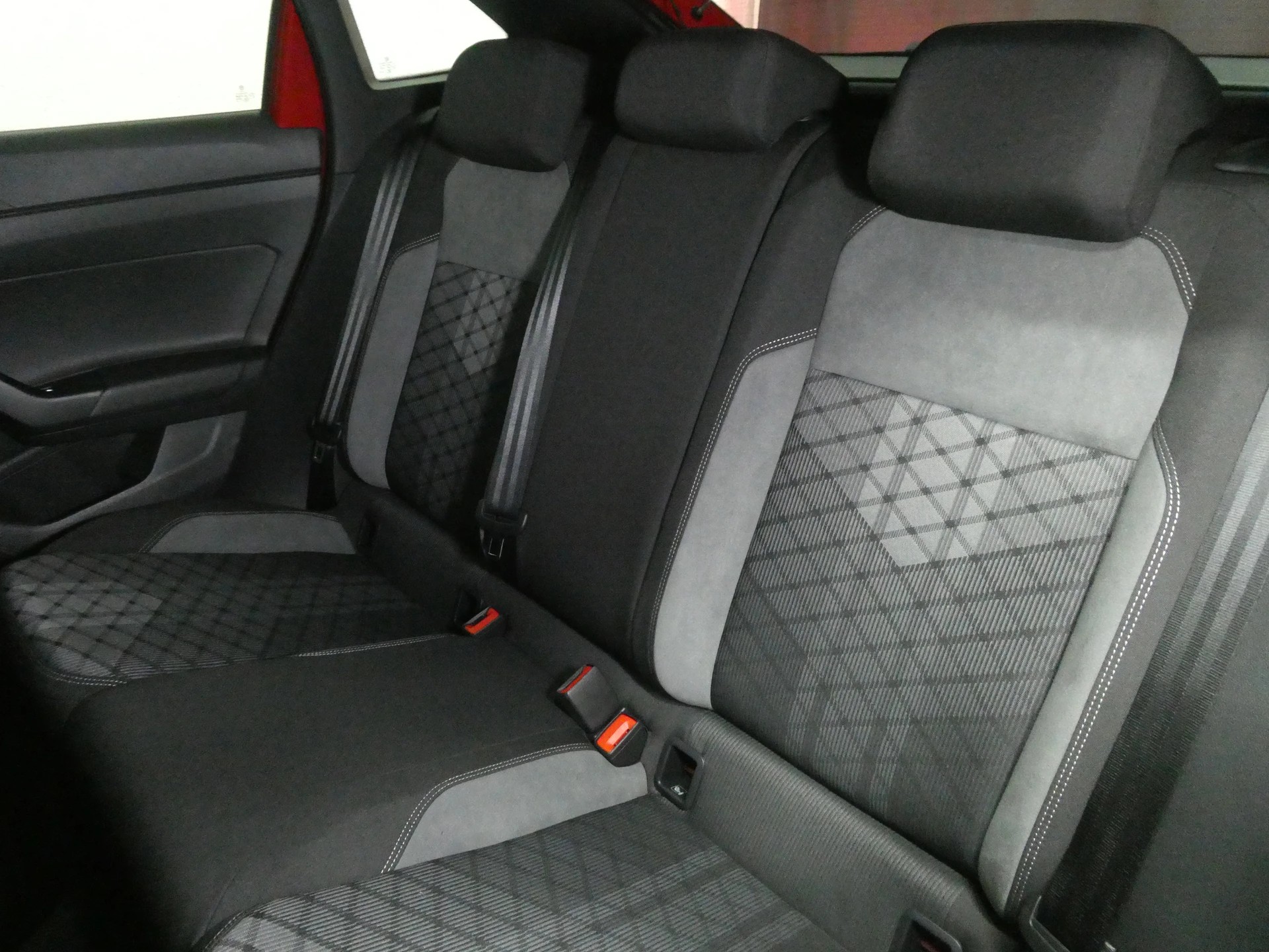 VW Taigo 1.5 TSI R-Line DSG - Navi - Digital Cockpit Pro - IQ Light - Kamera - 150 PS-image-11