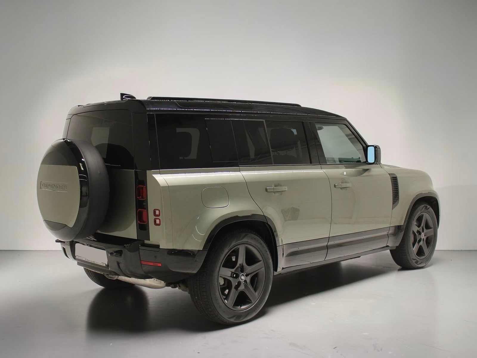 LAND ROVER Defender 110 3.0 D I6 300 X-Dynamic HSE AWD AT8-showroom-element-1