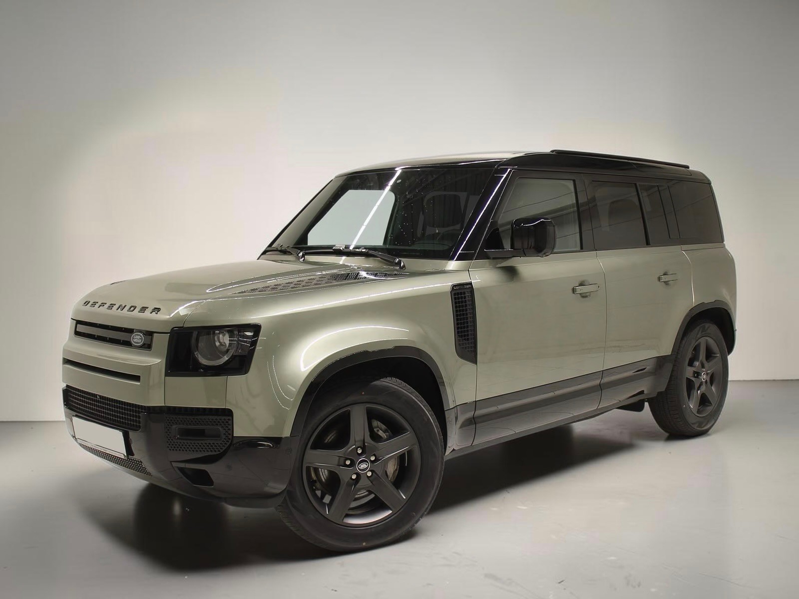 LAND ROVER Defender 110 3.0 D I6 300 X-Dynamic HSE AWD AT8