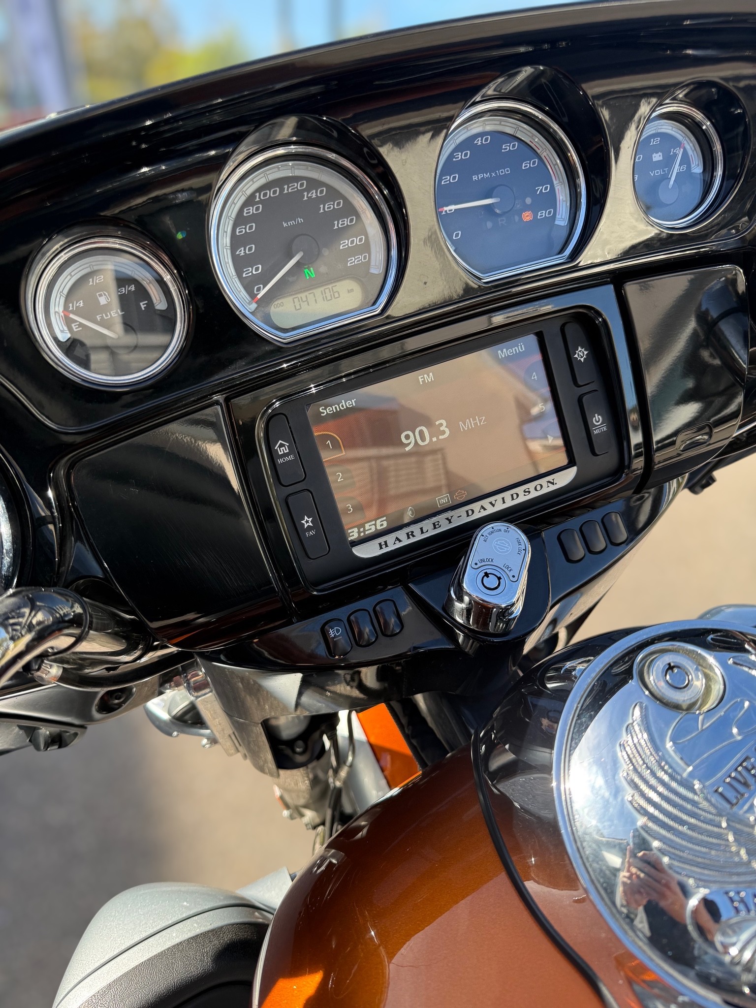 HARLEY-DAVIDSON FLHTK Electra Glide Ultra Limited-image-9