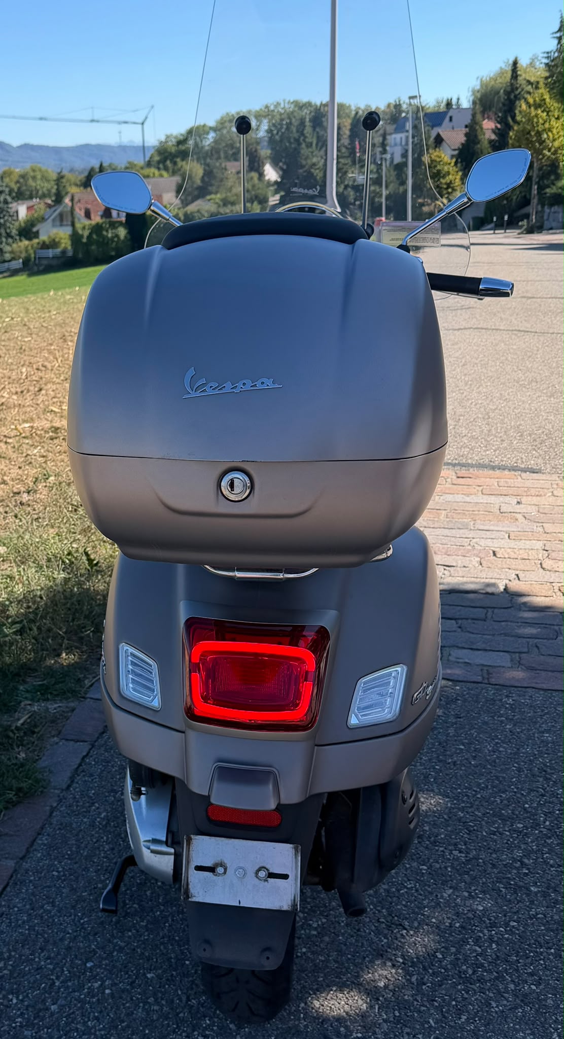 PIAGGIO Vespa GTS 300 Super Tech ABS-image-1