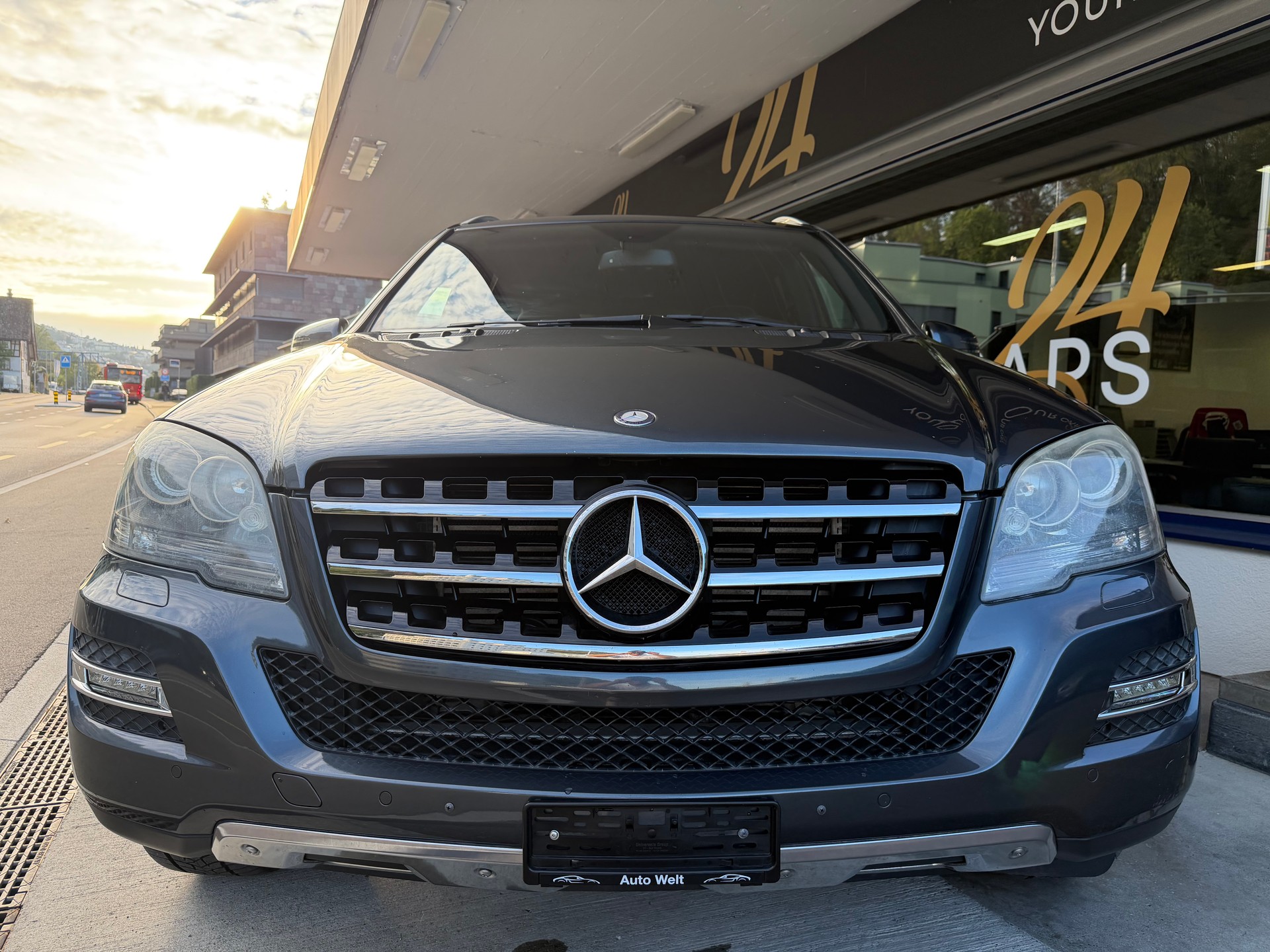 MERCEDES-BENZ ML 300 CDI Blue Efficiency 4Matic 7G-Tronic-showroom-element-1