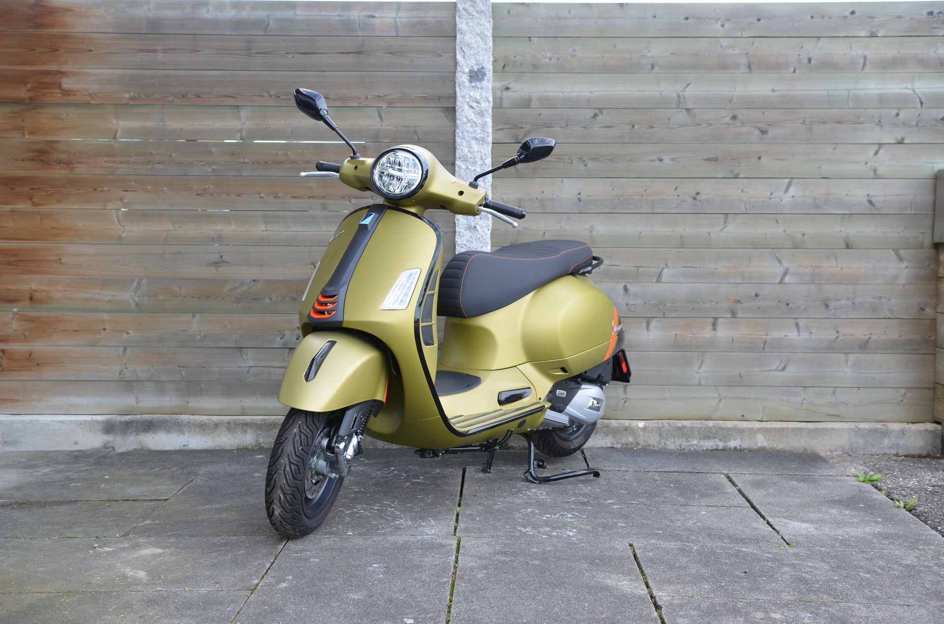 PIAGGIO Vespa GTS 125 Super Sport ABS-image-2
