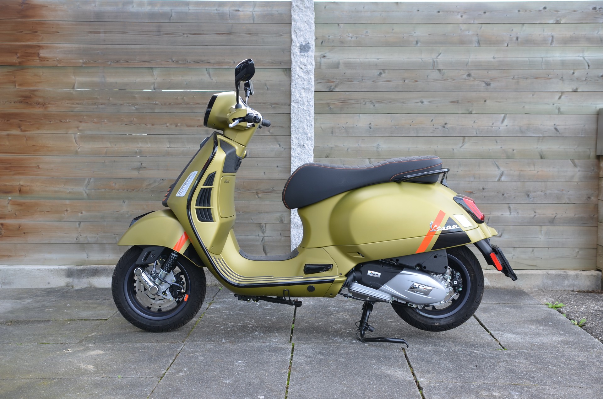 PIAGGIO Vespa GTS 125 Super Sport ABS-image-1