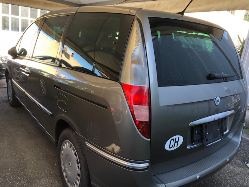 LANCIA Phedra 2.2 JTD 16V Executive 7 Plätze-image-6