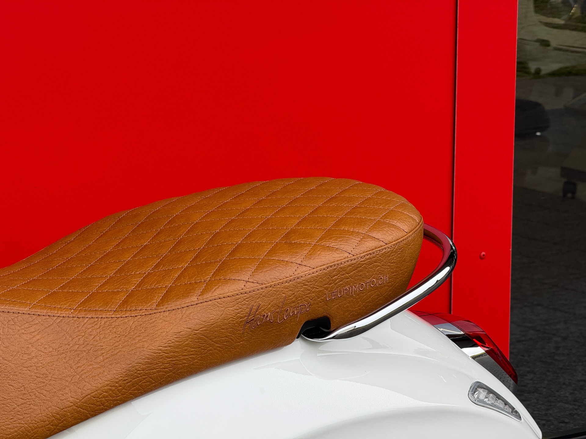 PIAGGIO Vespa 125 Primavera ABS Celebrate 40th-image-7