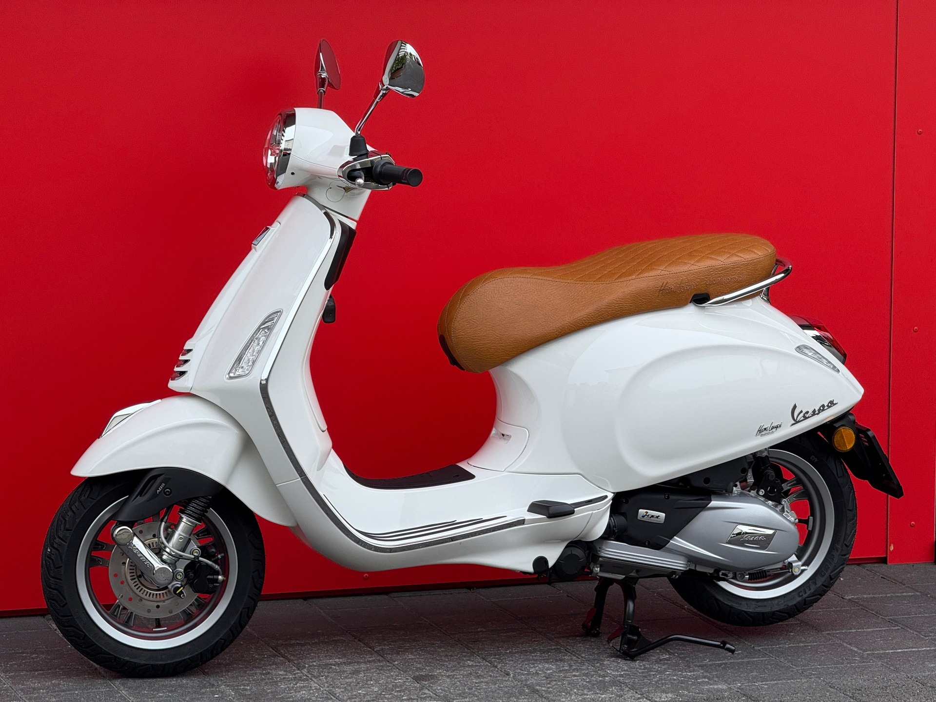 PIAGGIO Vespa 125 Primavera ABS Celebrate 40th-image-8