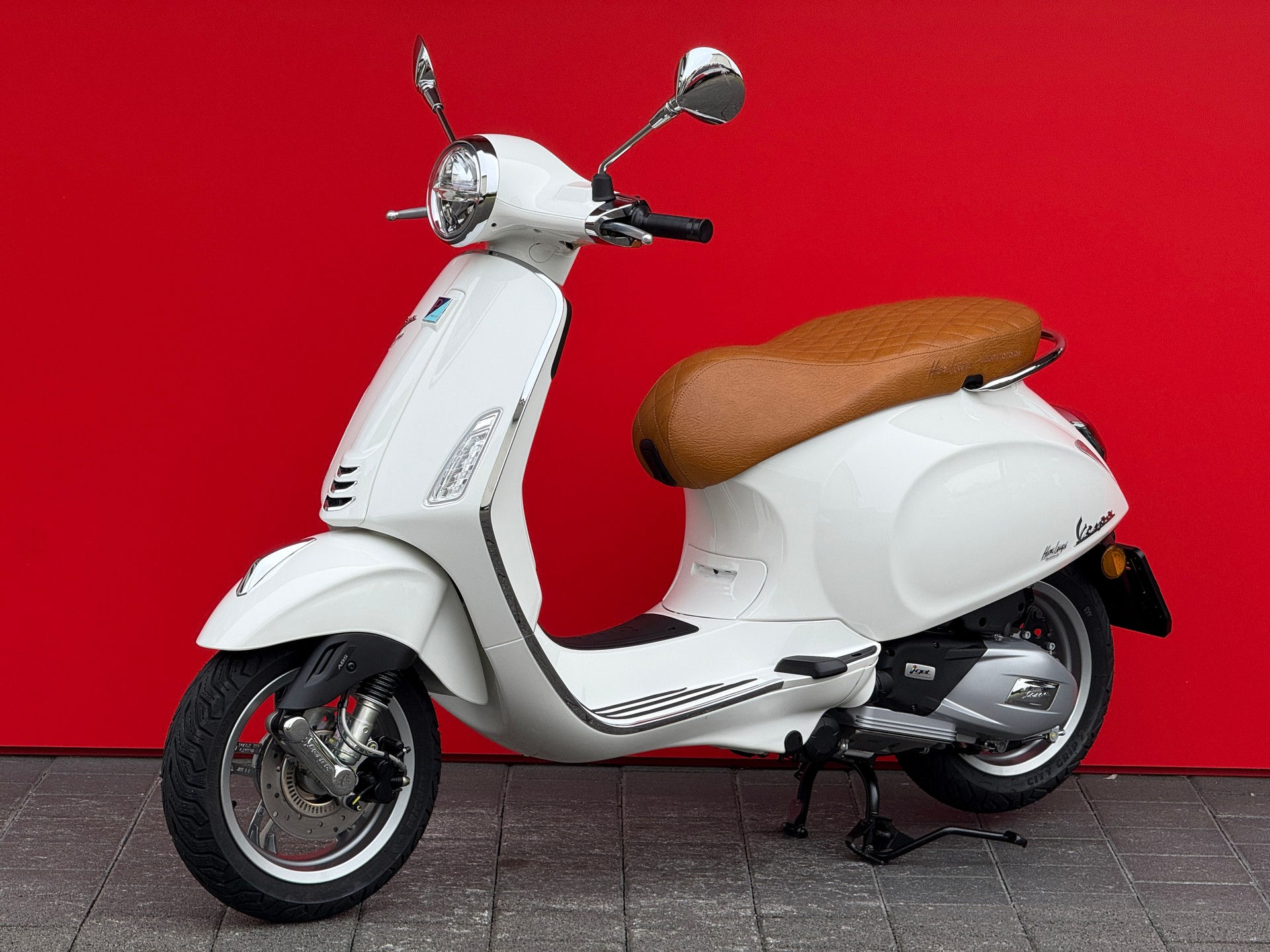 PIAGGIO Vespa 125 Primavera ABS Celebrate 40th-image-2