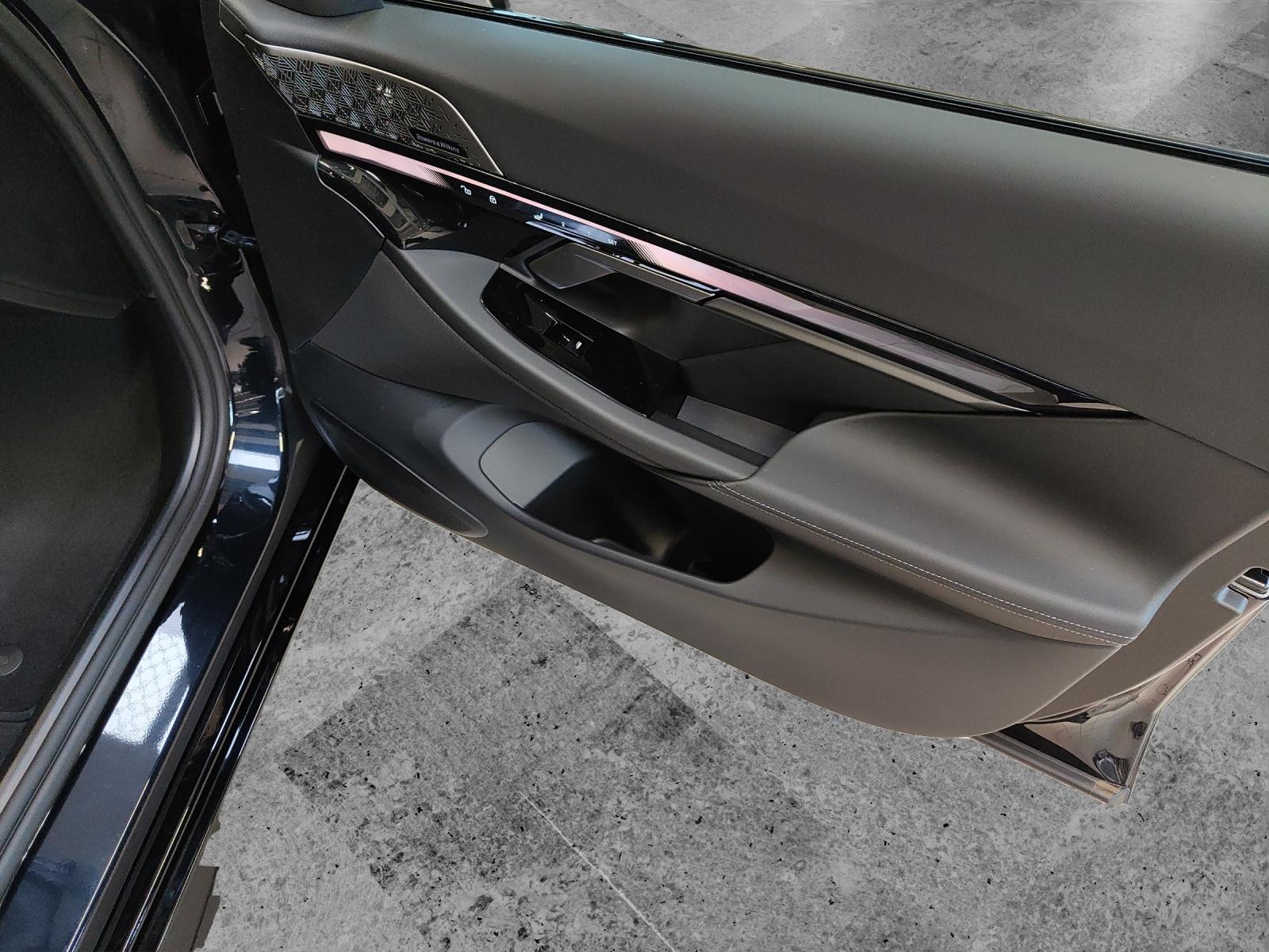 BMW 550e xDrive Touring-image-21