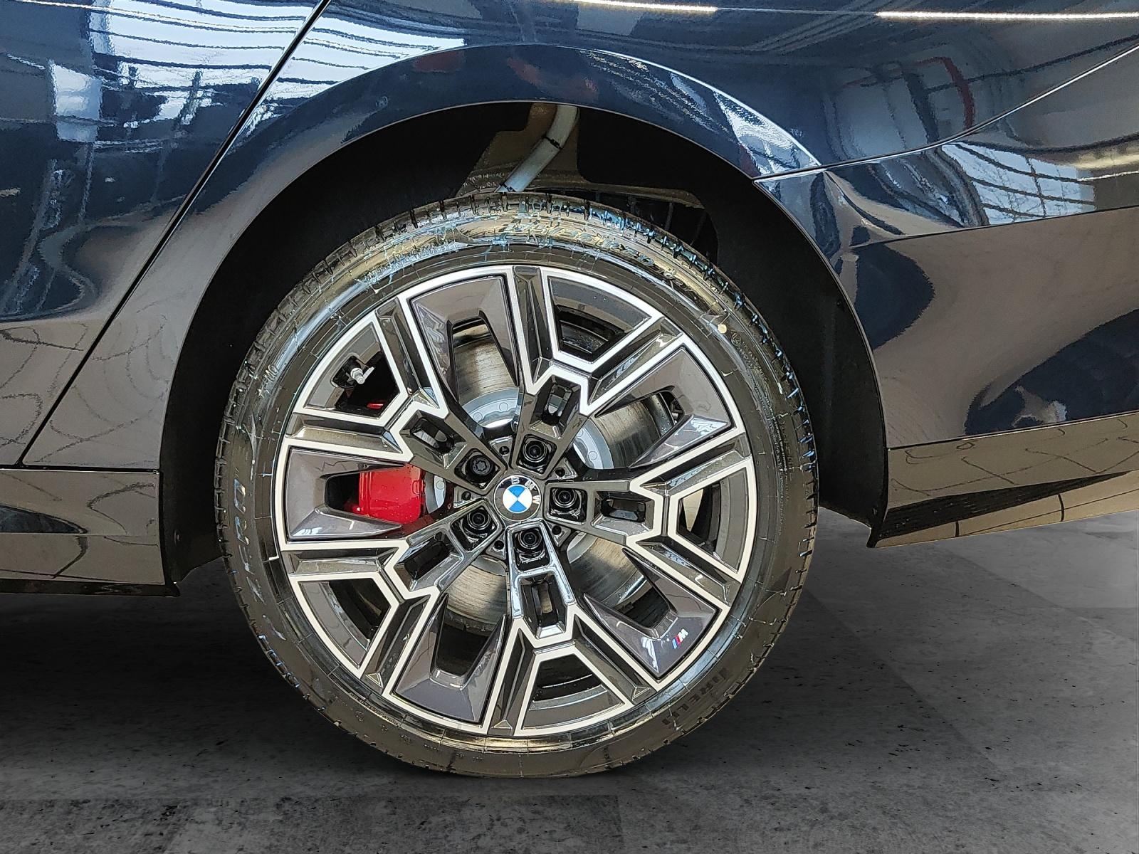 BMW 550e xDrive Touring-image-6