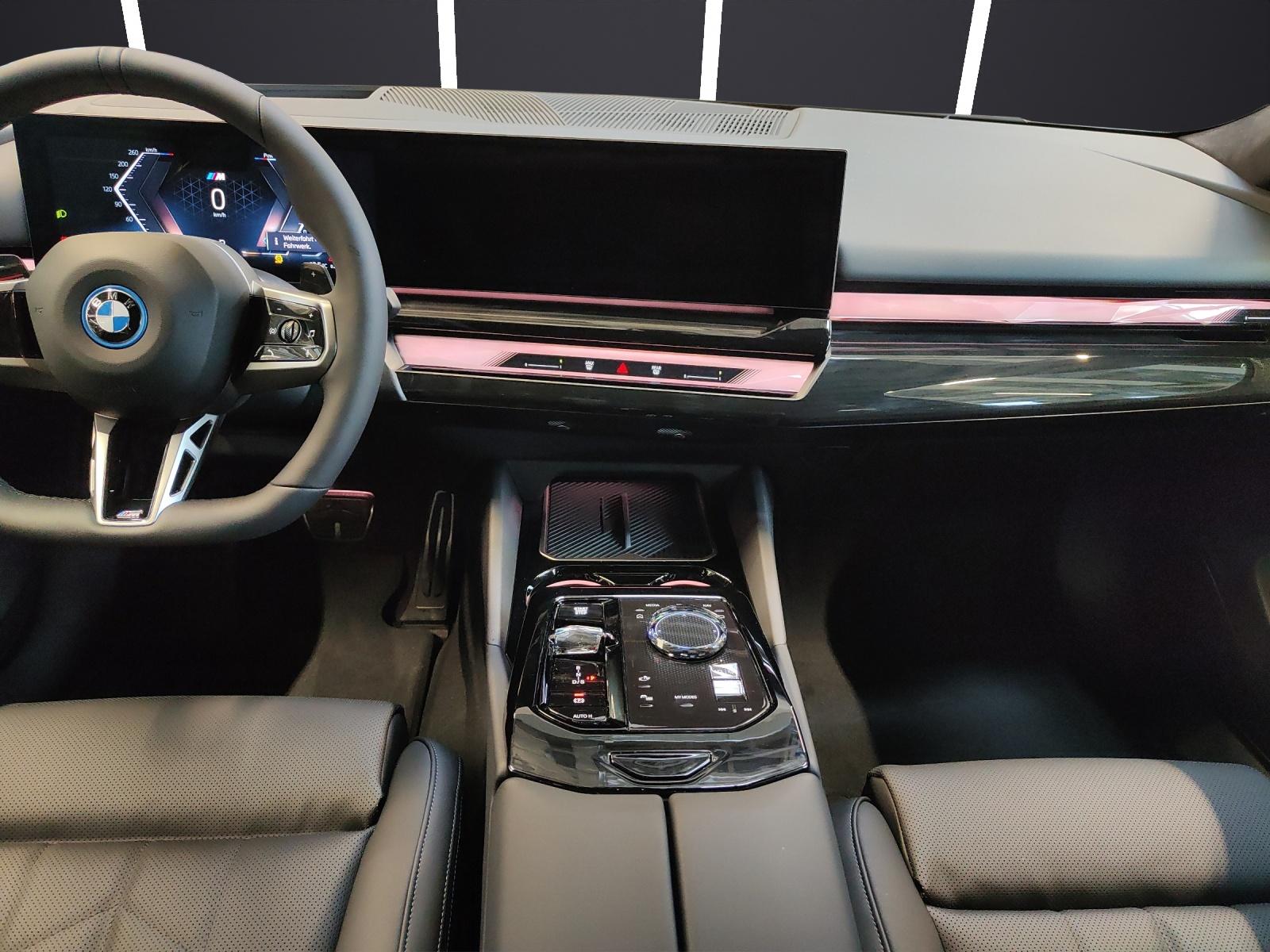BMW 550e xDrive Touring-image-15