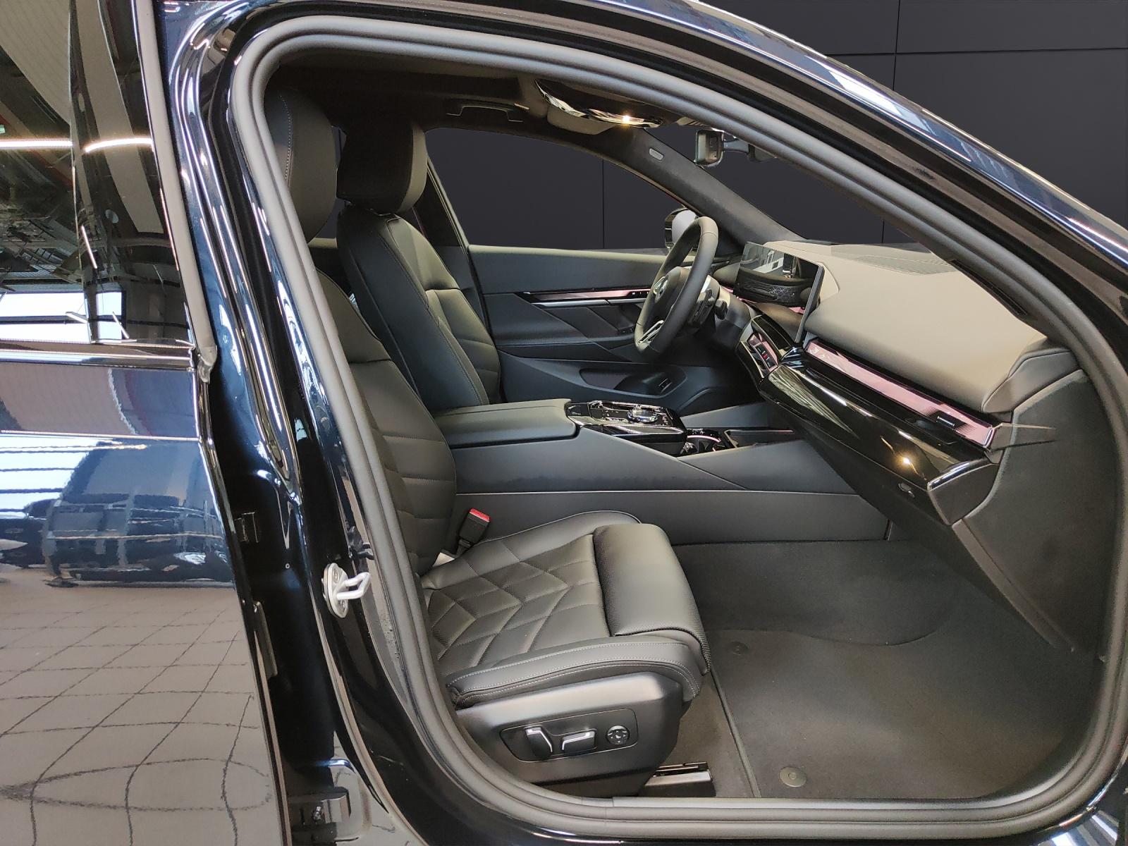 BMW 550e xDrive Touring-image-7