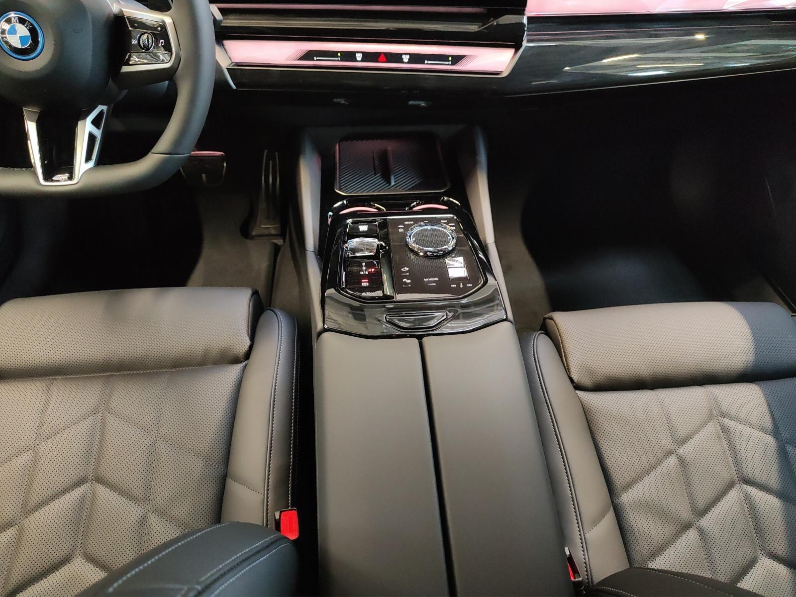 BMW 550e xDrive Touring-image-14
