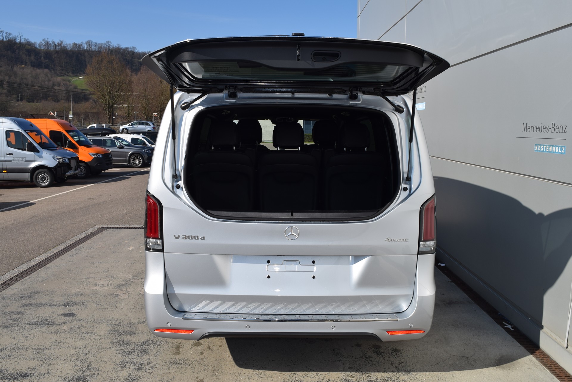 MERCEDES-BENZ V 300 d lang 4Matic Swiss Edition 9G-Tronic-image-5