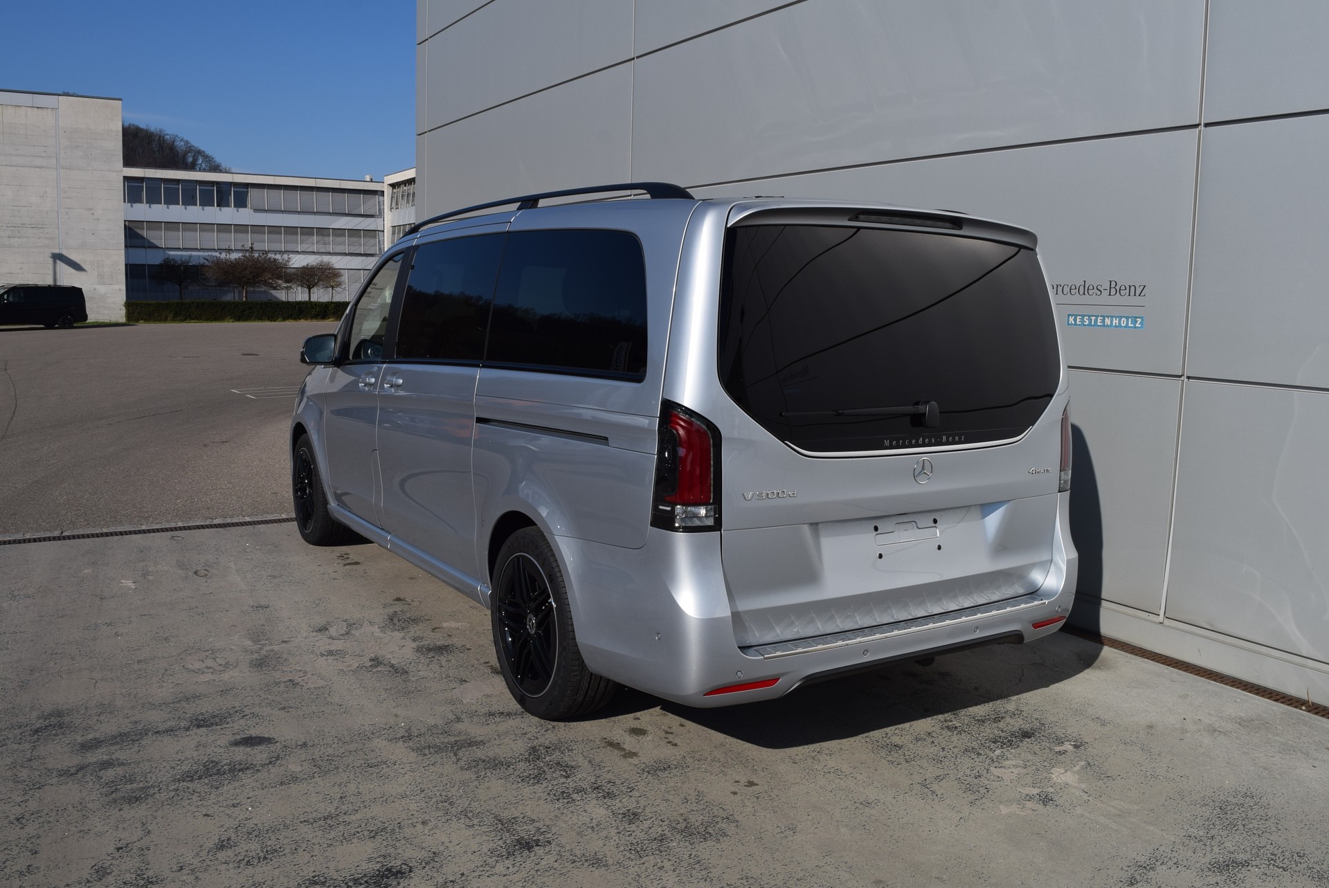 MERCEDES-BENZ V 300 d lang 4Matic Swiss Edition 9G-Tronic-showroom-element-3