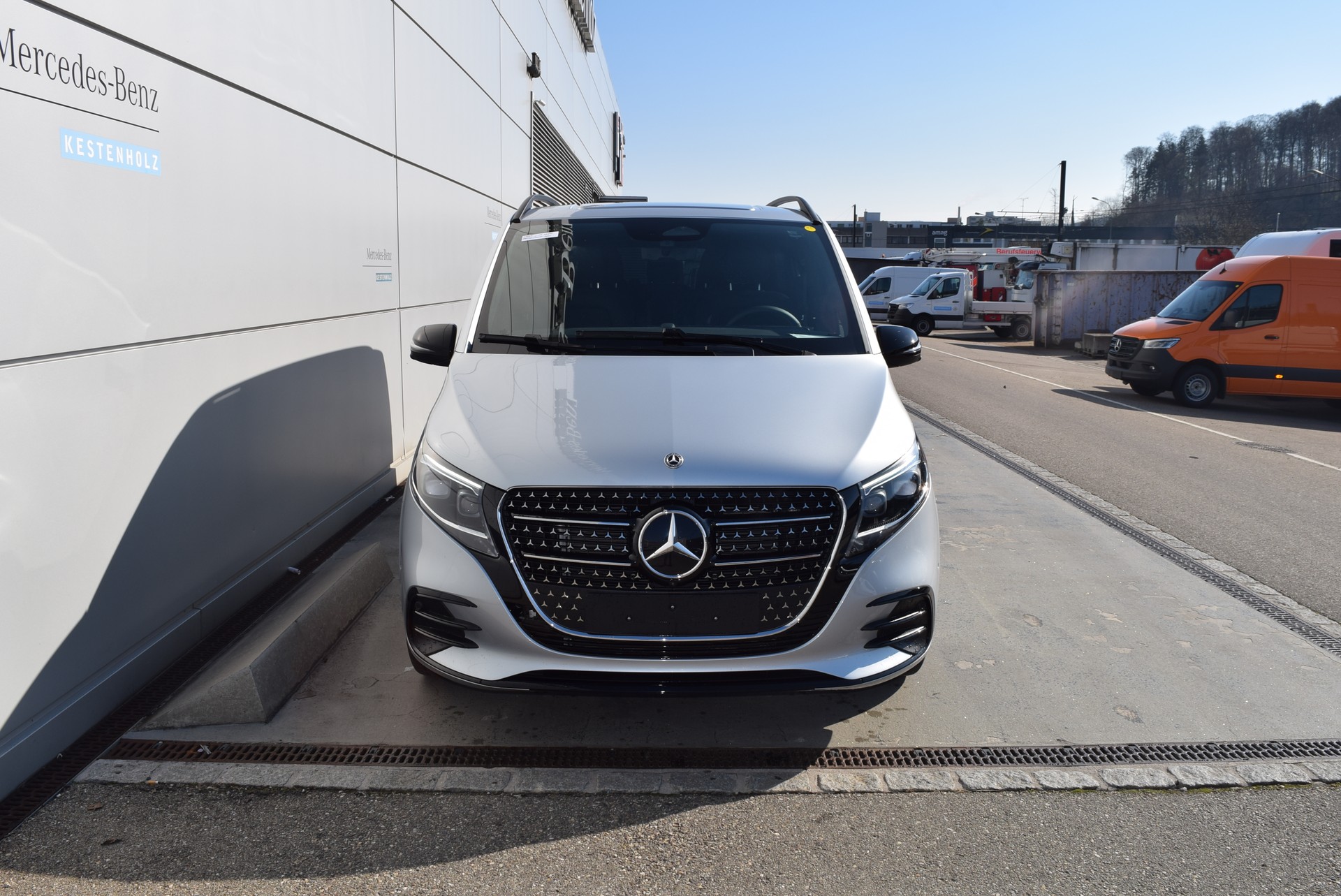 MERCEDES-BENZ V 300 d lang 4Matic Swiss Edition 9G-Tronic-showroom-element-1