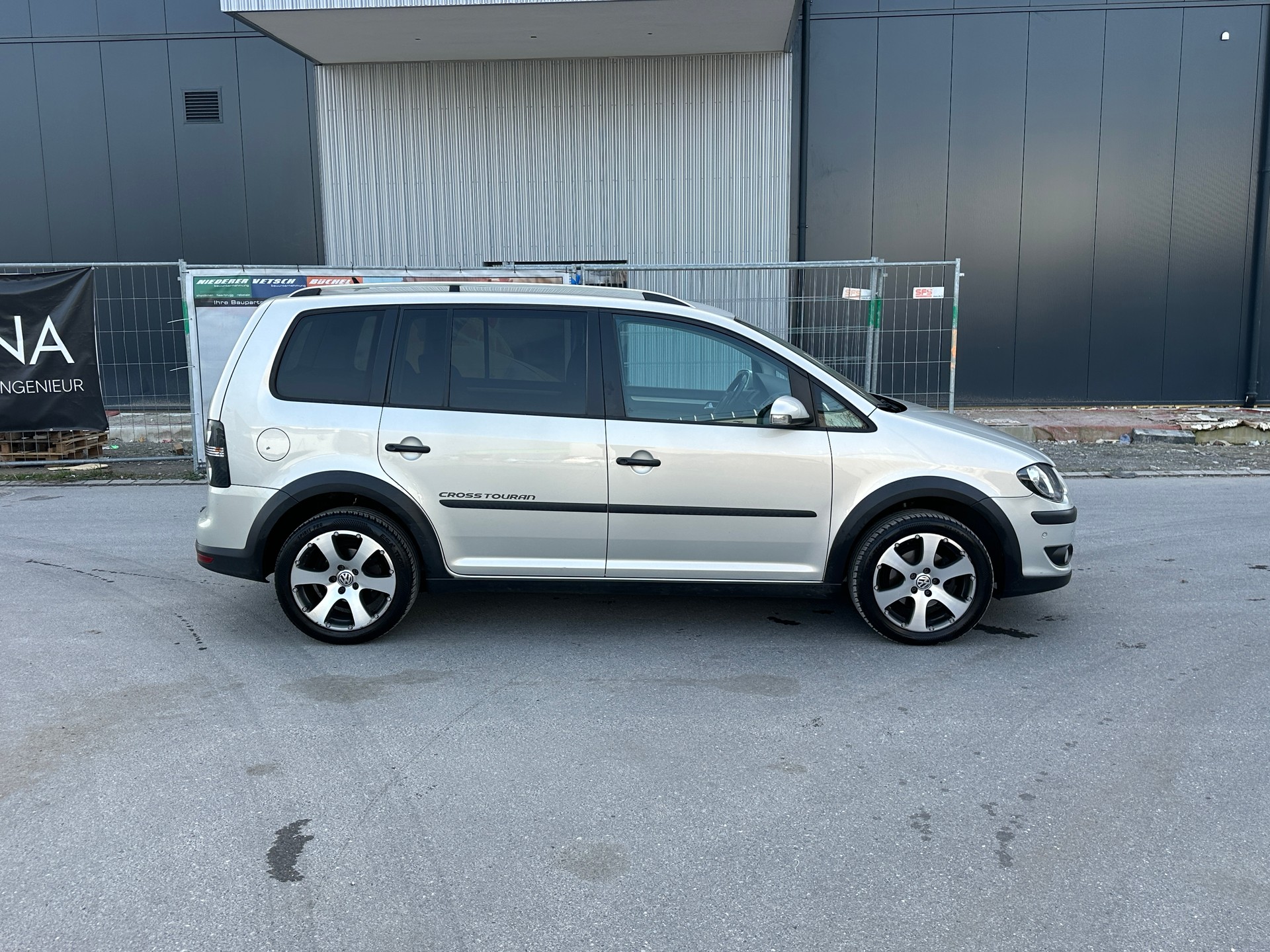 VW CrossTouran 1.4 TSI 7 Plätze-image-4