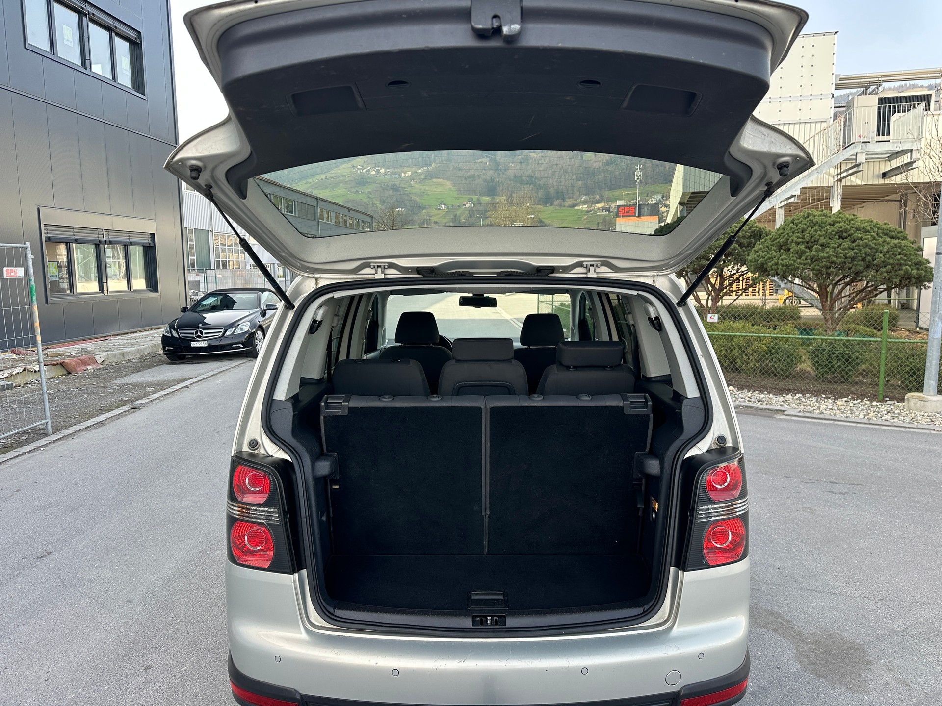VW CrossTouran 1.4 TSI 7 Plätze-image-9