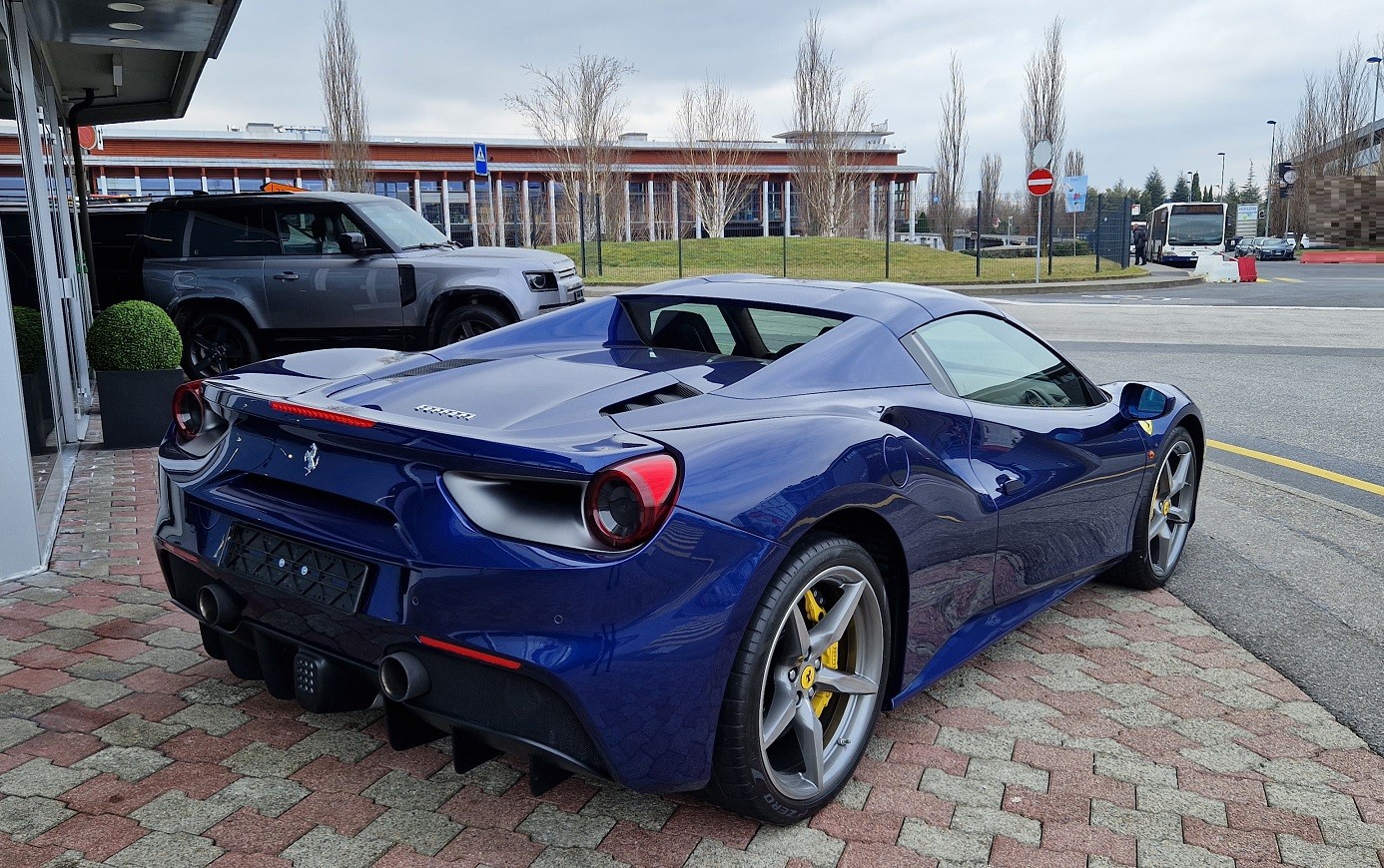 FERRARI 488 Spider 3.9 V8-image-8