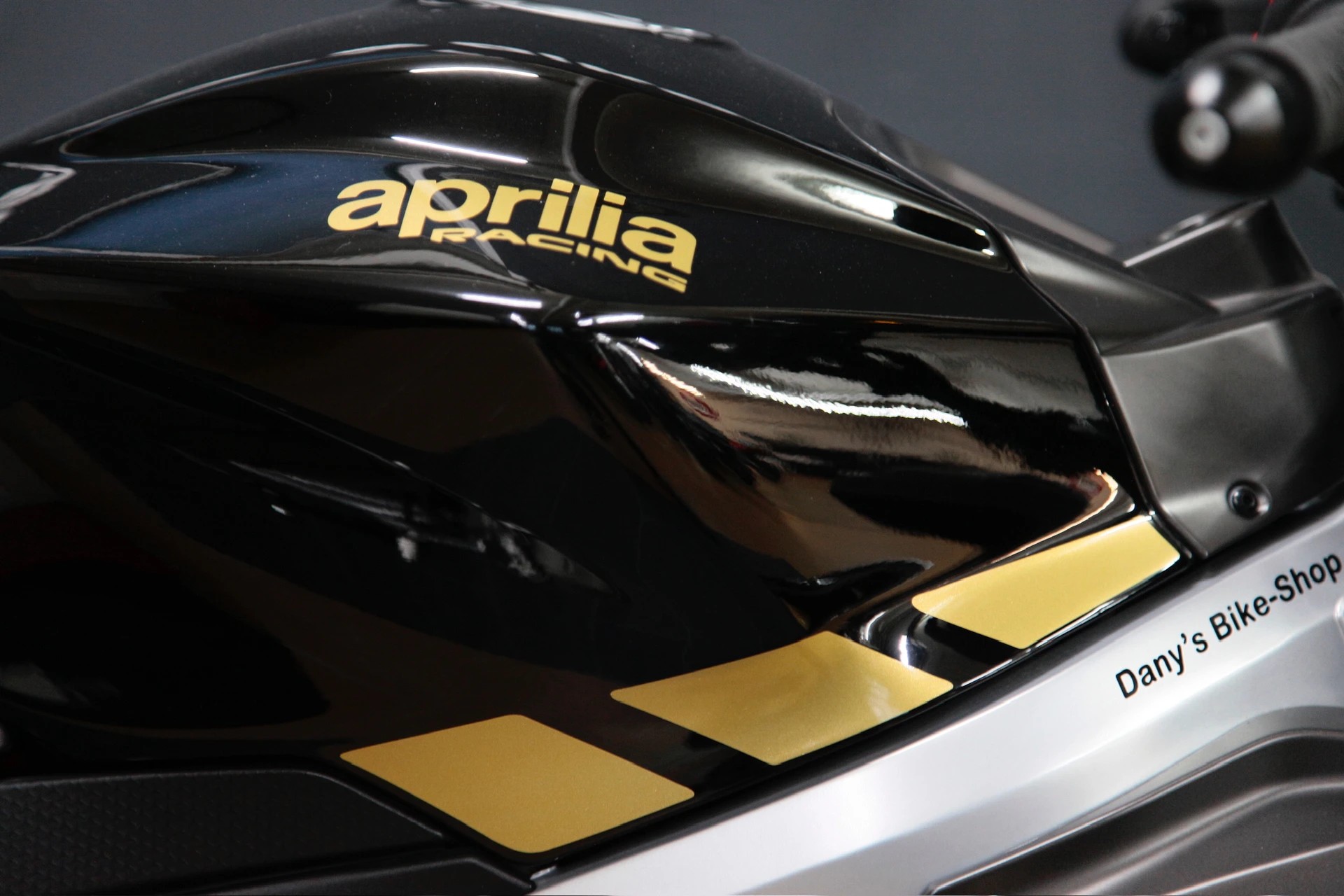 APRILIA Tuono 660 Factory Ultra Dark-image-8