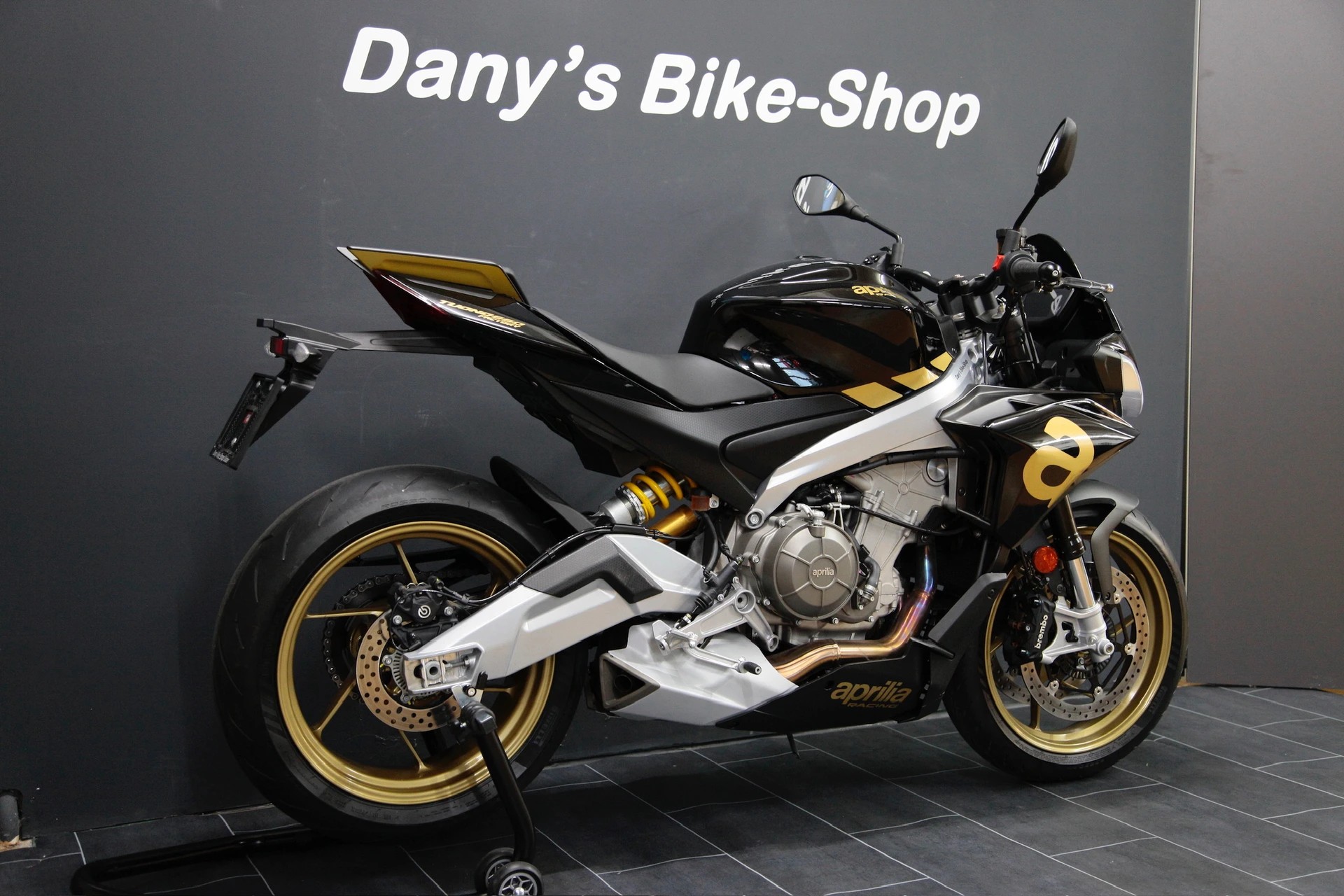 APRILIA Tuono 660 Factory Ultra Dark-showroom-element-1