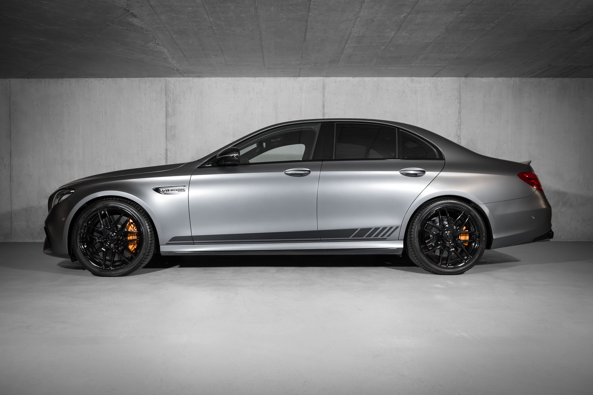 MERCEDES-BENZ E 63 AMG S Edition 1 4Matic Speedshift MCT-showroom-element-1