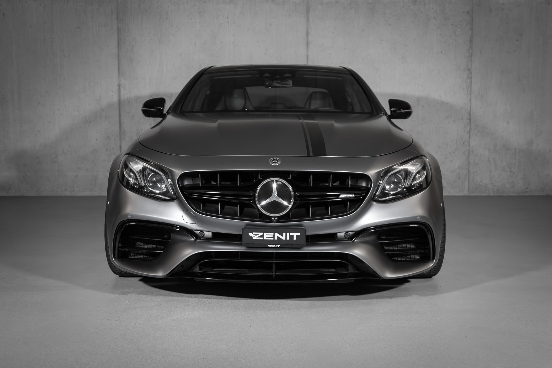 MERCEDES-BENZ E 63 AMG S Edition 1 4Matic Speedshift MCT-showroom-element-2
