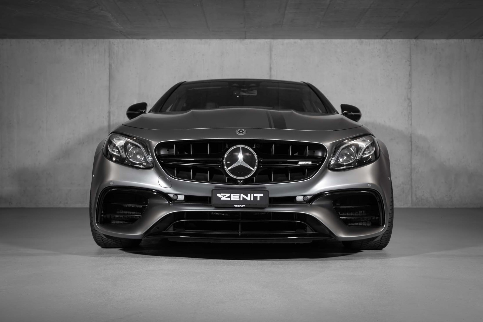MERCEDES-BENZ E 63 AMG S Edition 1 4Matic Speedshift MCT-showroom-element-3