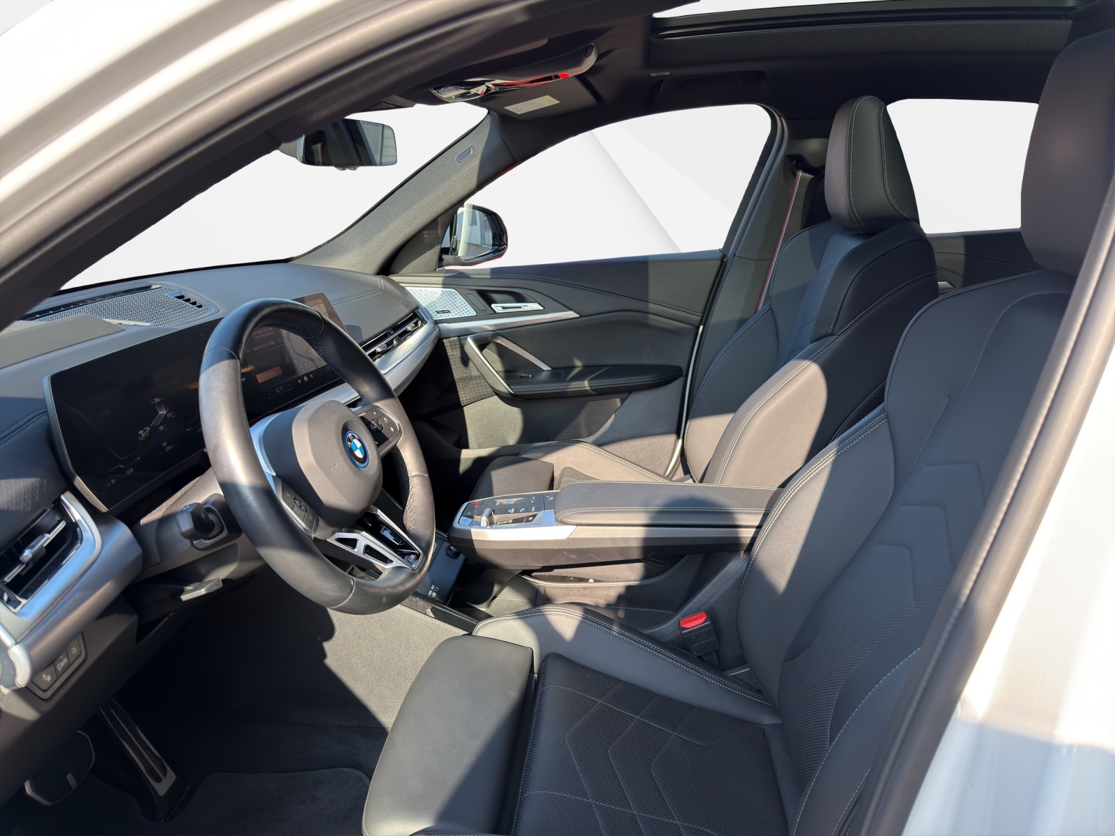 BMW iX2 xDrive 30 M Sport Pro-image-12