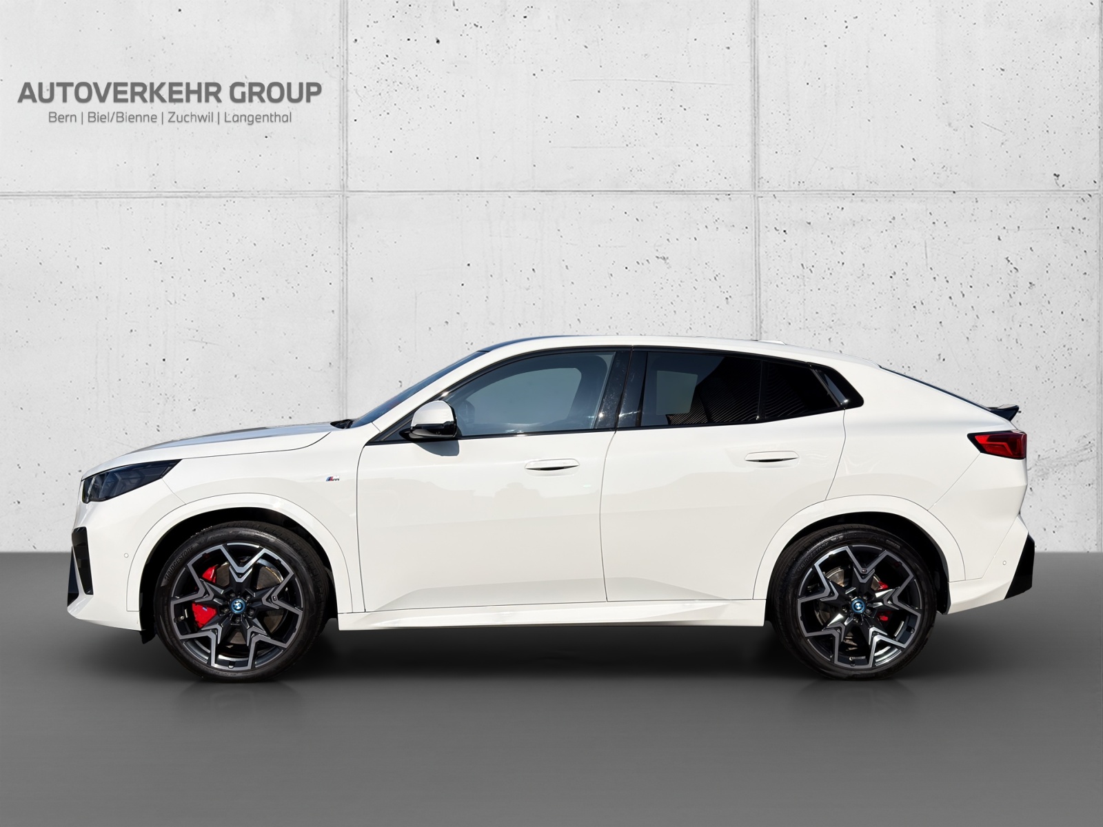 BMW iX2 xDrive 30 M Sport Pro-showroom-element-2