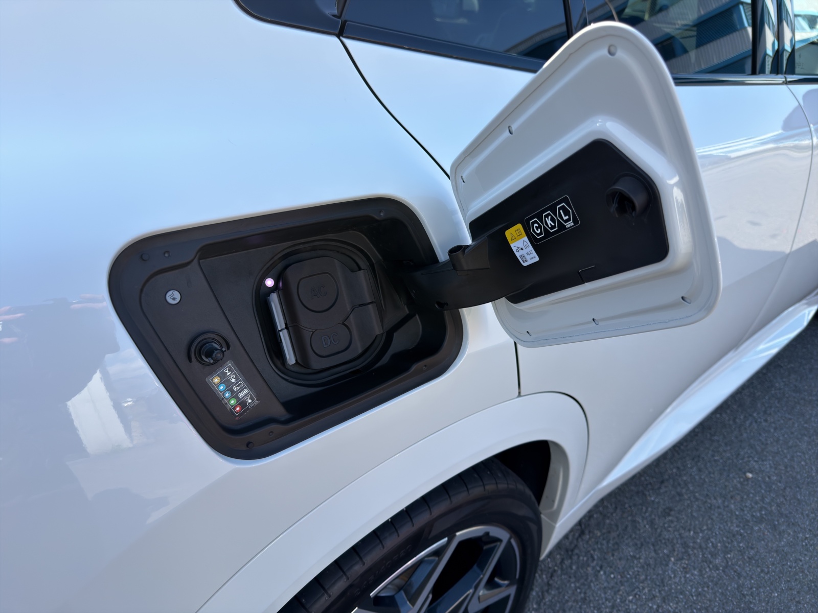 BMW iX2 xDrive 30 M Sport Pro-image-21