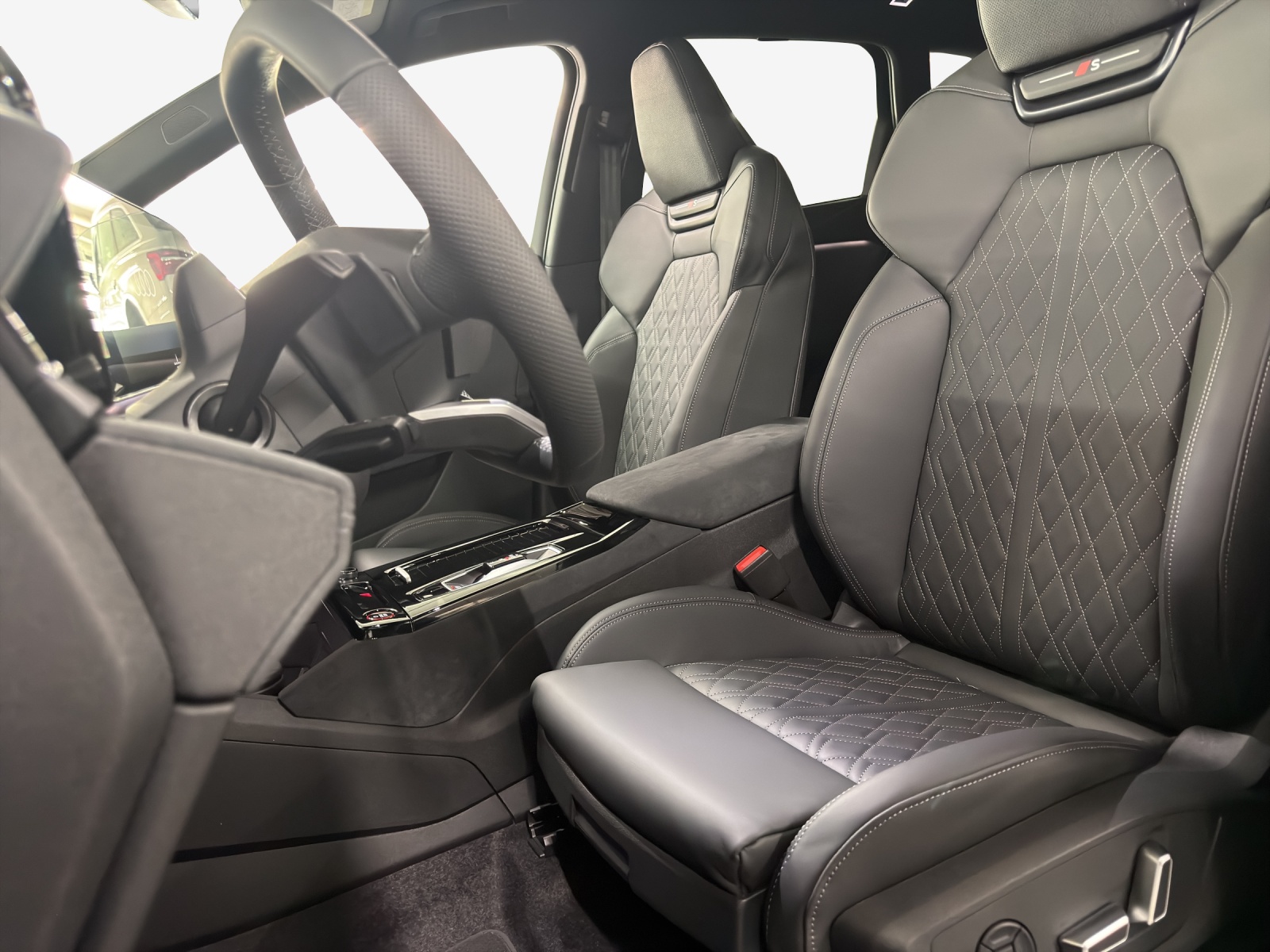 AUDI SQ6 e-tron quattro-image-7