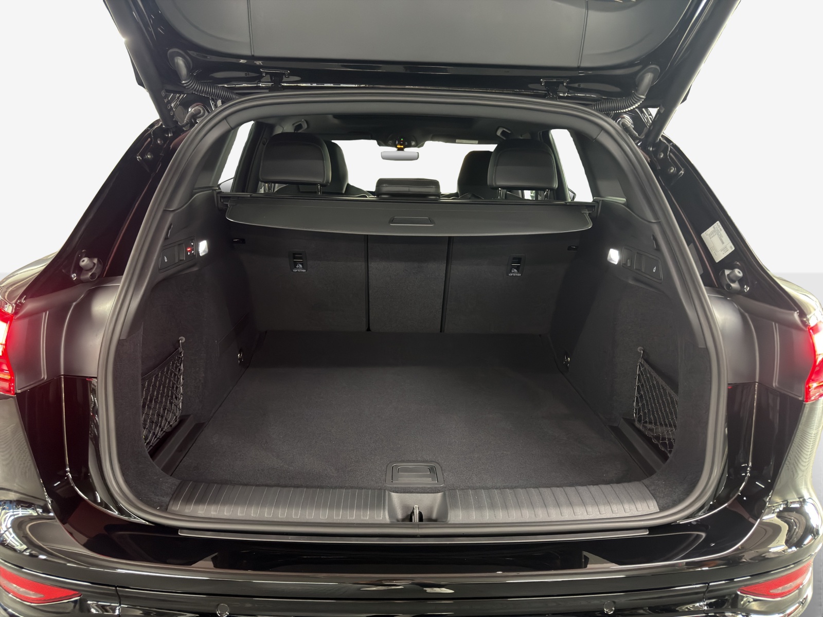 AUDI SQ6 e-tron quattro-image-12