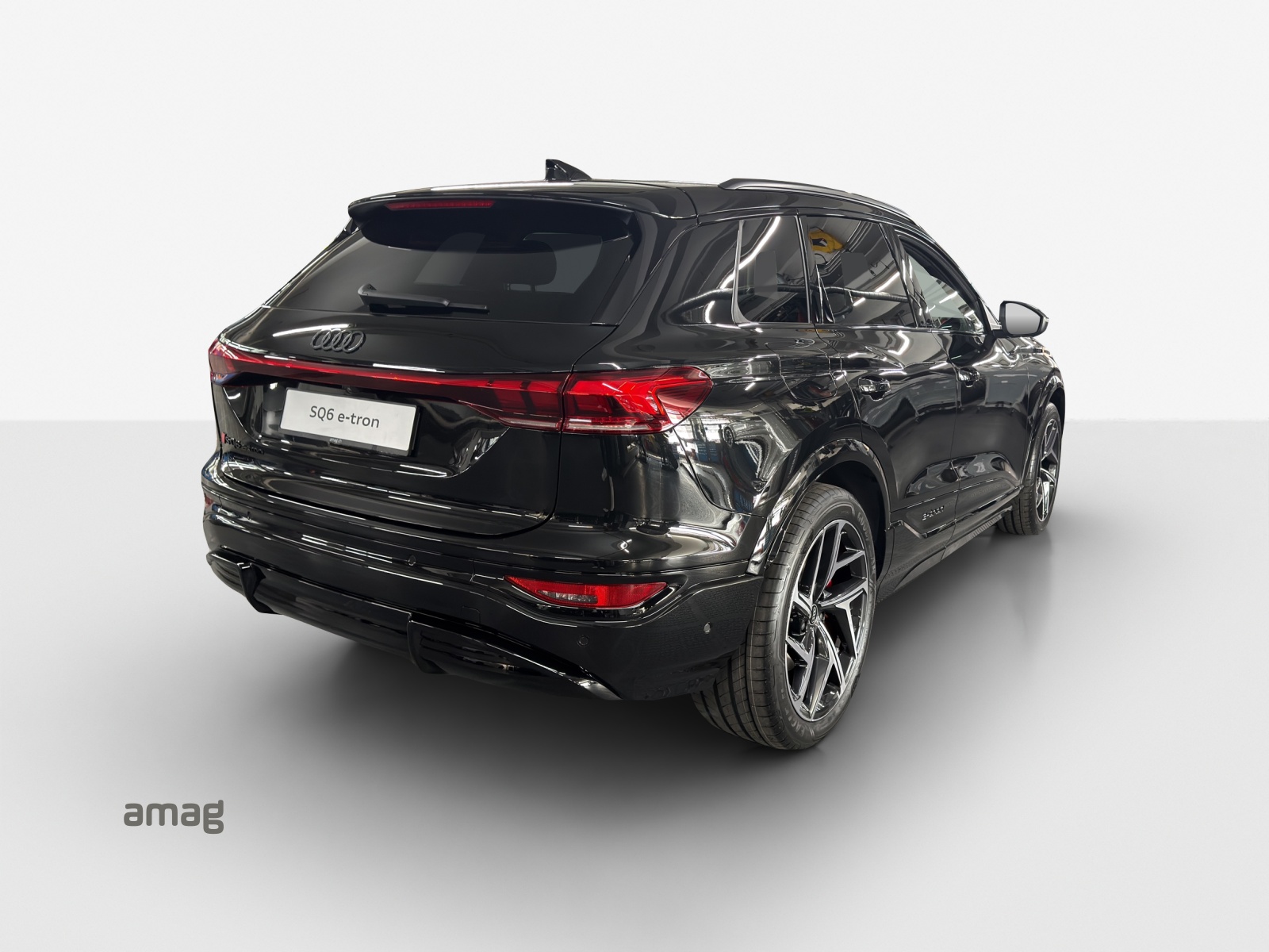 AUDI SQ6 e-tron quattro-image-4