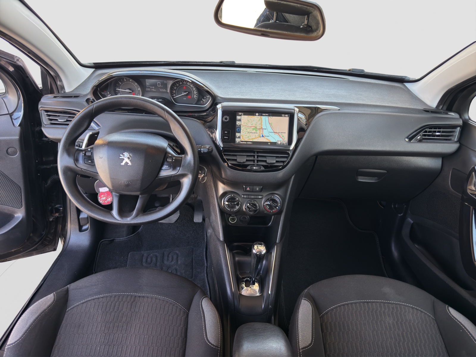 PEUGEOT 208 1.2 e-VTI Style EGS5-image-12
