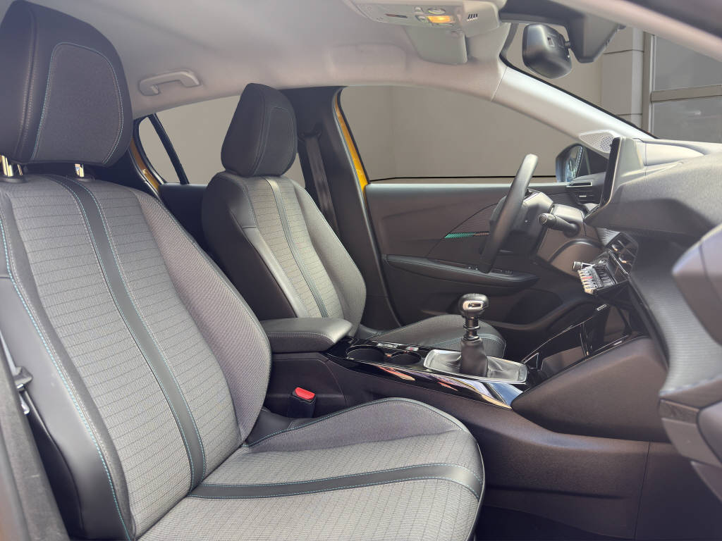 PEUGEOT 208 Essence 100ch BVM6 Allure-image-5