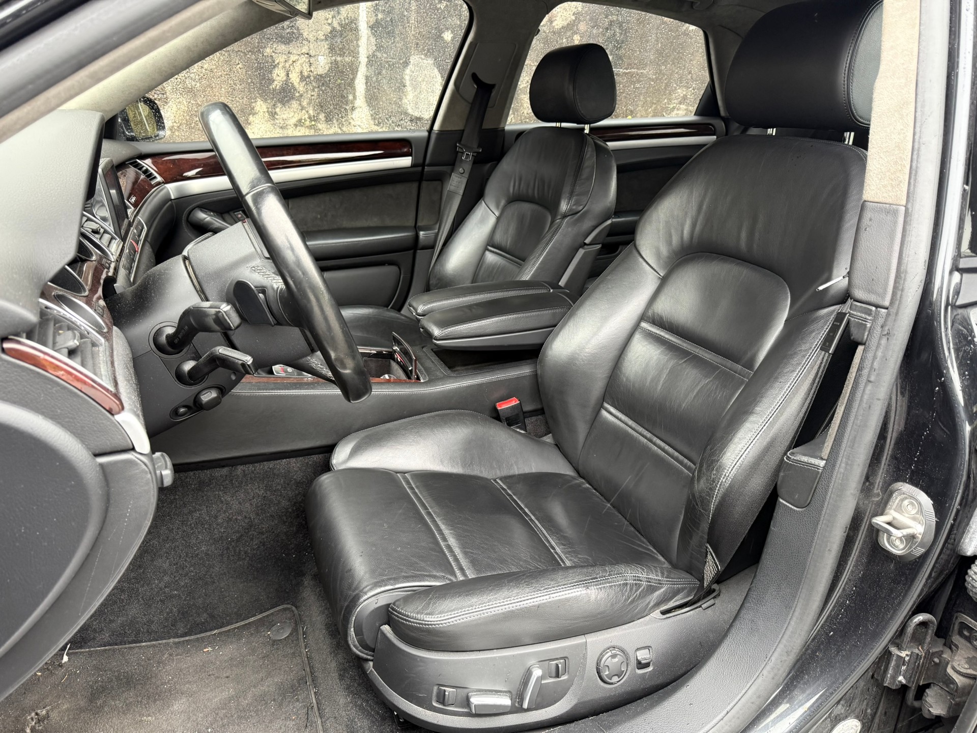 AUDI A8 6.0 quattro tiptronic-image-12