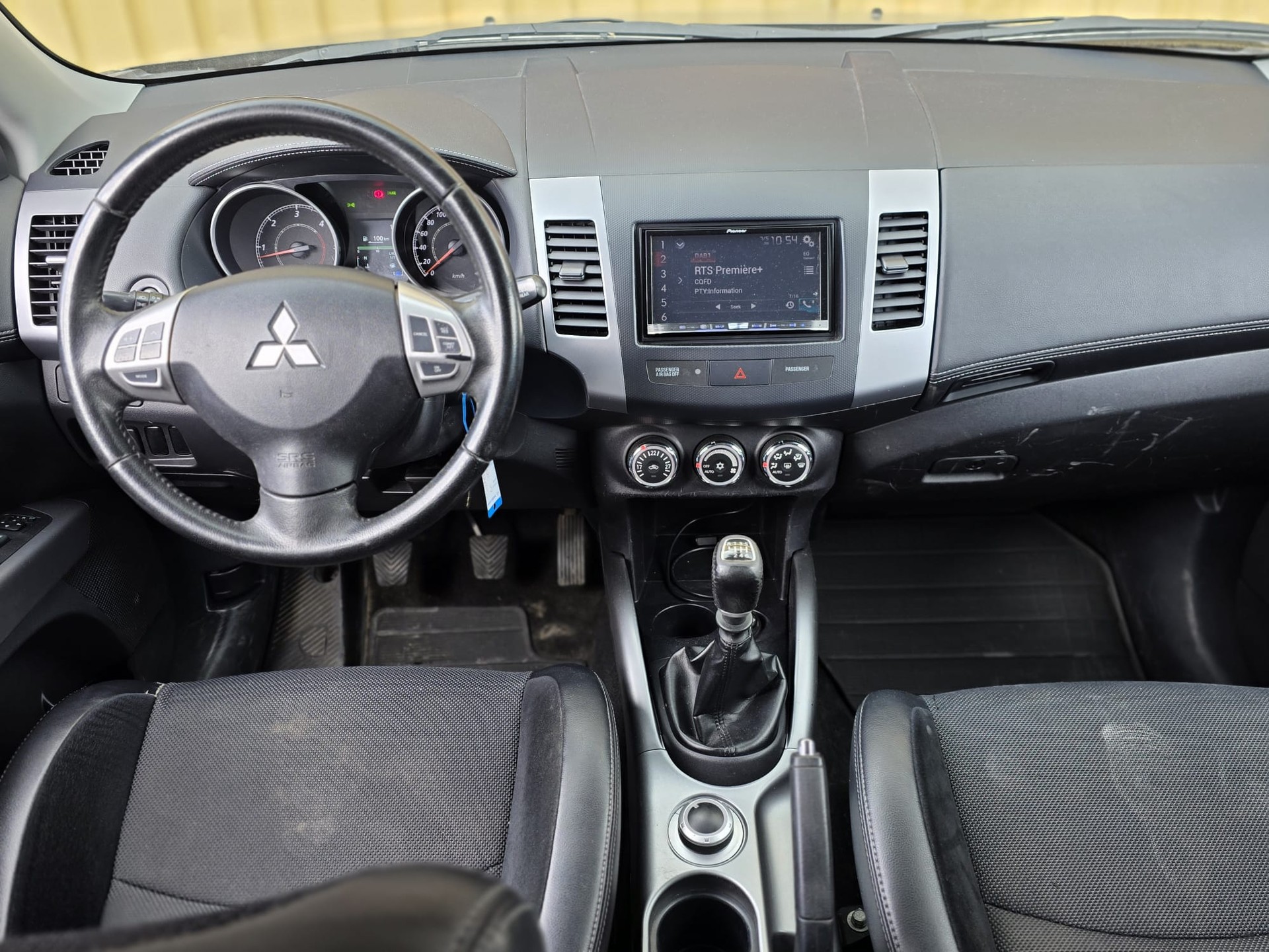 MITSUBISHI Outlander 2.2 DID Jubilé35 4WD-image-7