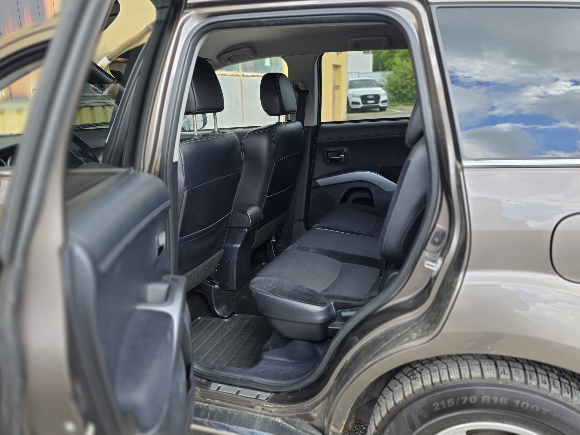 MITSUBISHI Outlander 2.2 DID Jubilé35 4WD-image-6