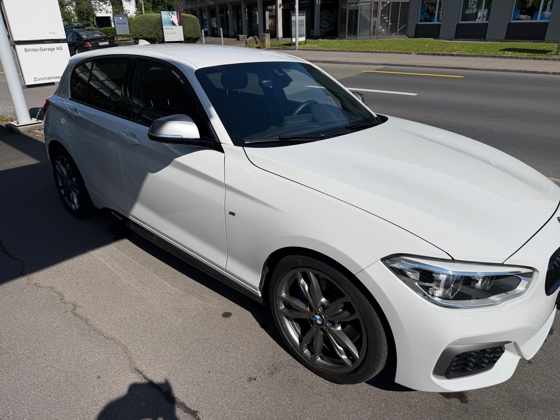 BMW M135i xDrive Steptronic-image-4