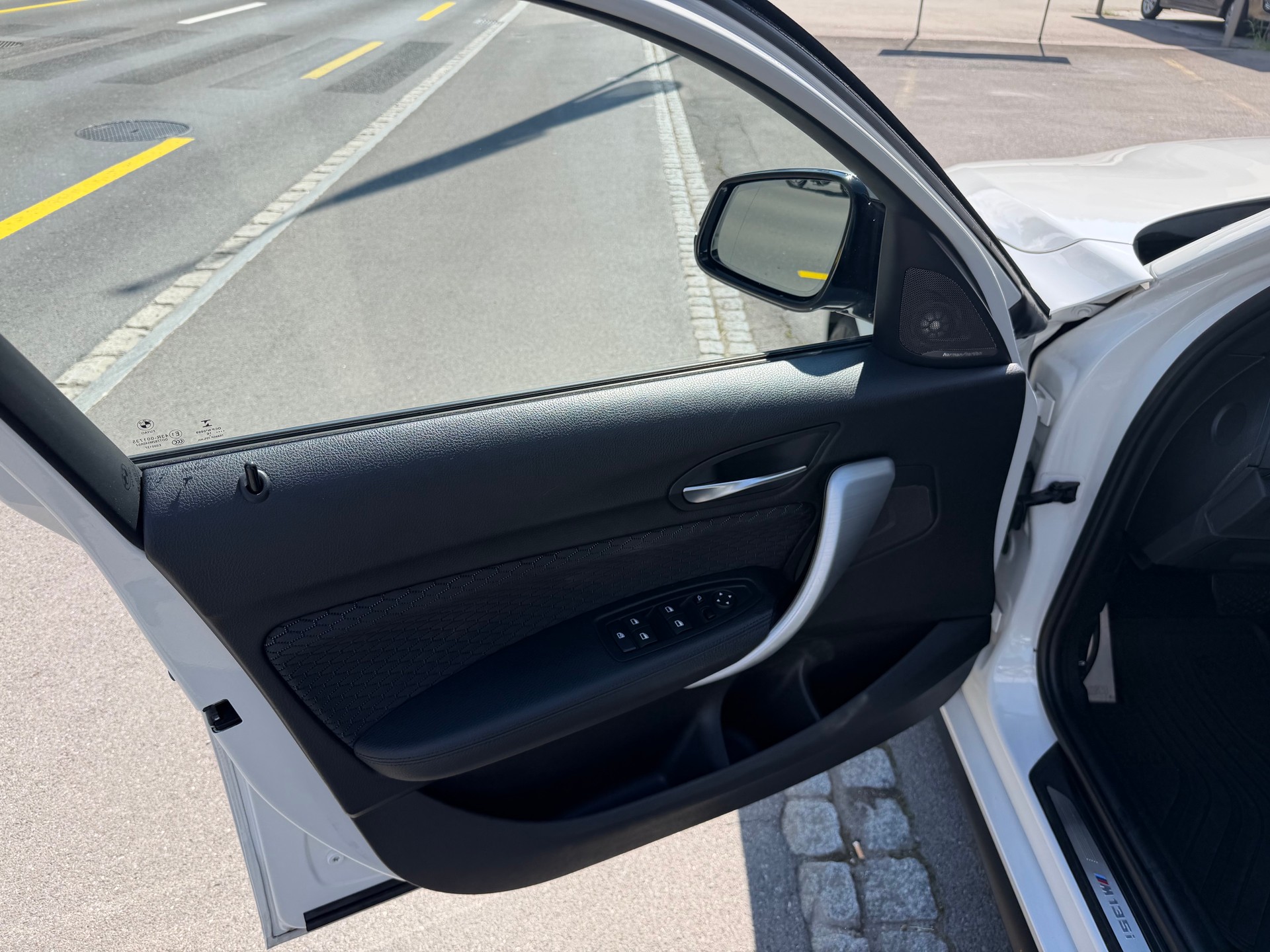 BMW M135i xDrive Steptronic-image-8