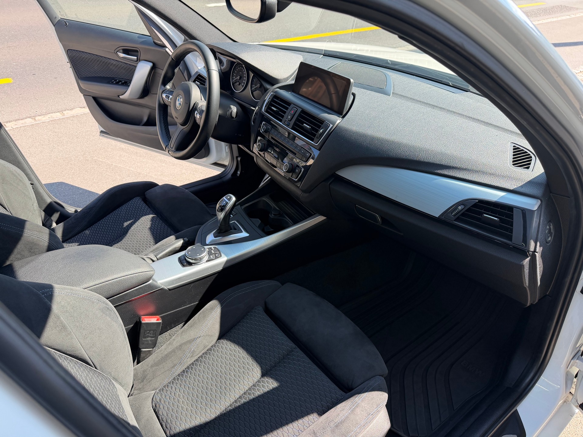 BMW M135i xDrive Steptronic-image-11