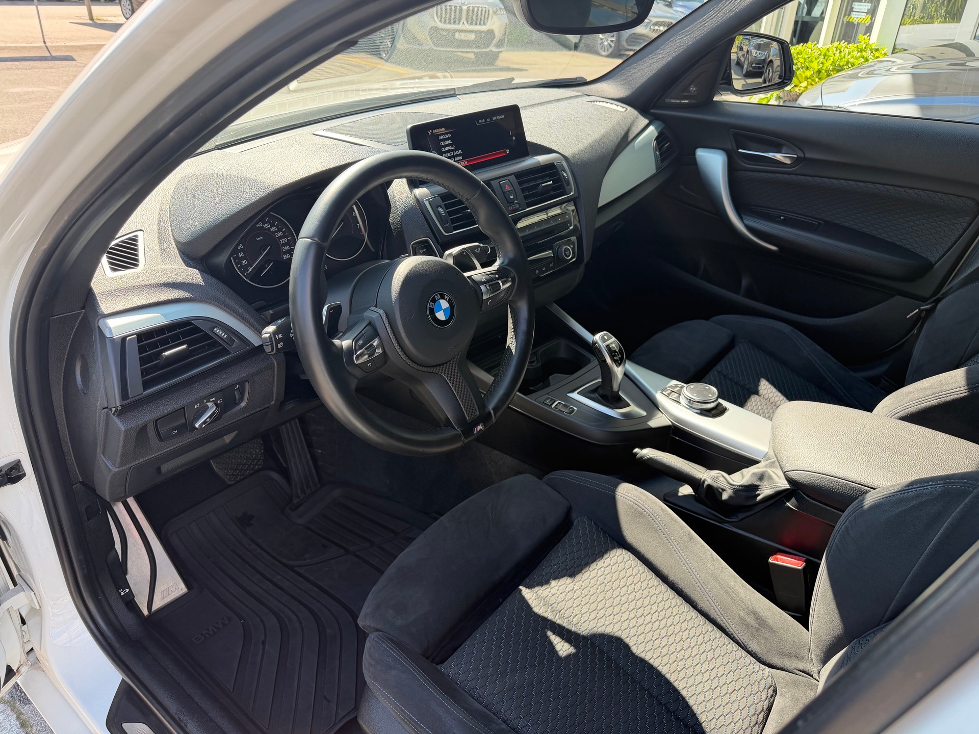 BMW M135i xDrive Steptronic-image-6